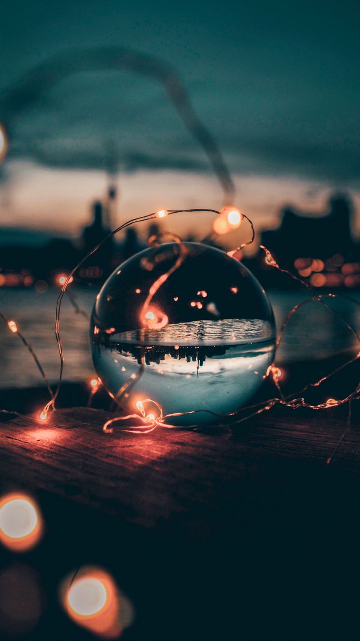 720x1280  Скачать 720x1280 шар, гирлянда, стекло, прозрачный, закат обои, картинки samsung galaxy mini s3, s5, neo, Alpha, sony xperia Compact z1, z2, z3, asus zenfone