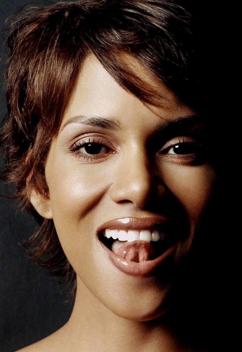 823x1197  Halle Berry HD обои Backgrounds