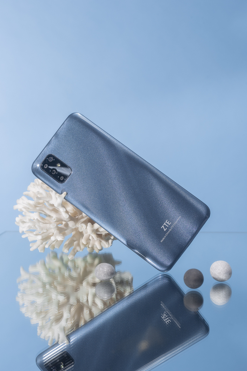 840x1260  ZTE Blade-смартфон