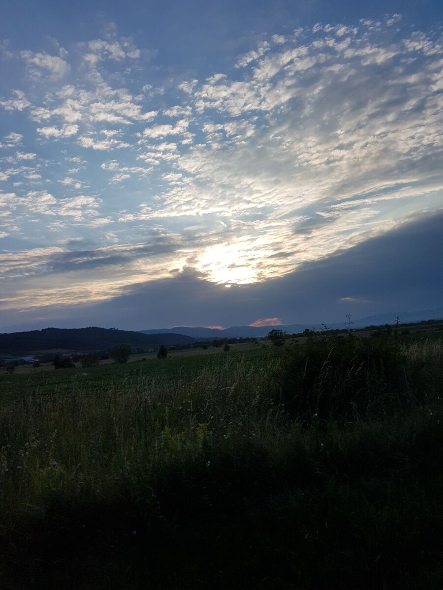 900x1200  Иов 19:9 WEB Обои для мобильного телефона – Он лишил меня славы и забрал