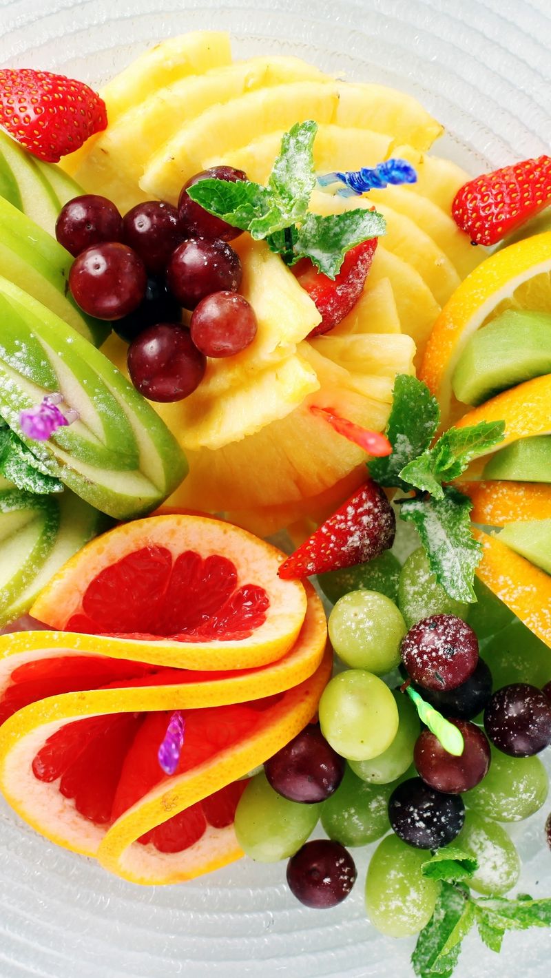 800x1420  Скачать 800x1420 фрукты, нарезка, яблоки, ананасы, вишня, клубника, лимон,  грейпфрут обои, картинки iphone se/5s/5c/5 for parallax