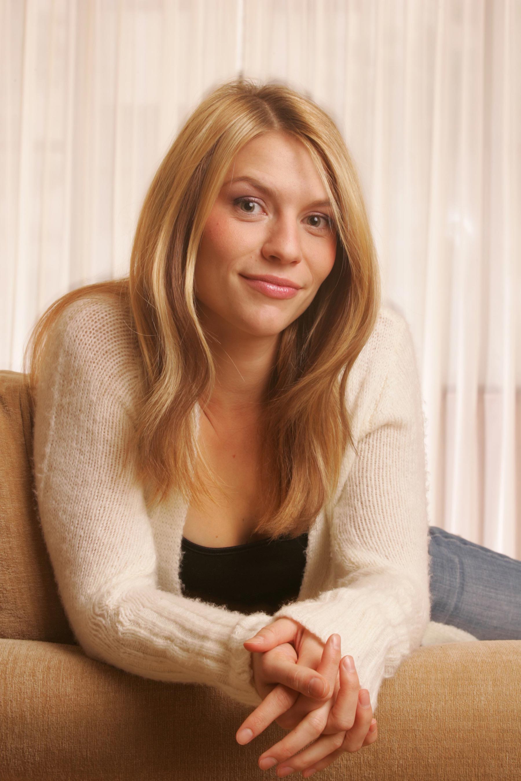 1800x2700  Claire Danes Portrait Movies Photo Shared By Timothee Поклонники обмениваются изображениями