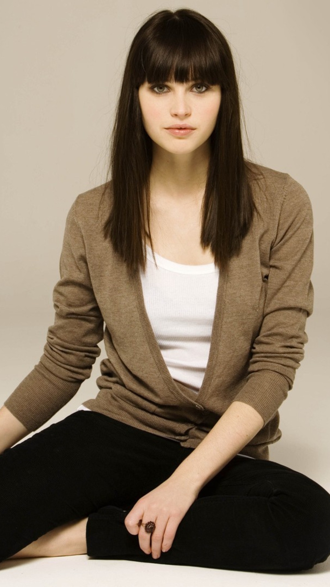 1080x1920   Фелисити Джонс обои Знаменитости HQ Фелисити Джонс картинки | 4K Обои 2019