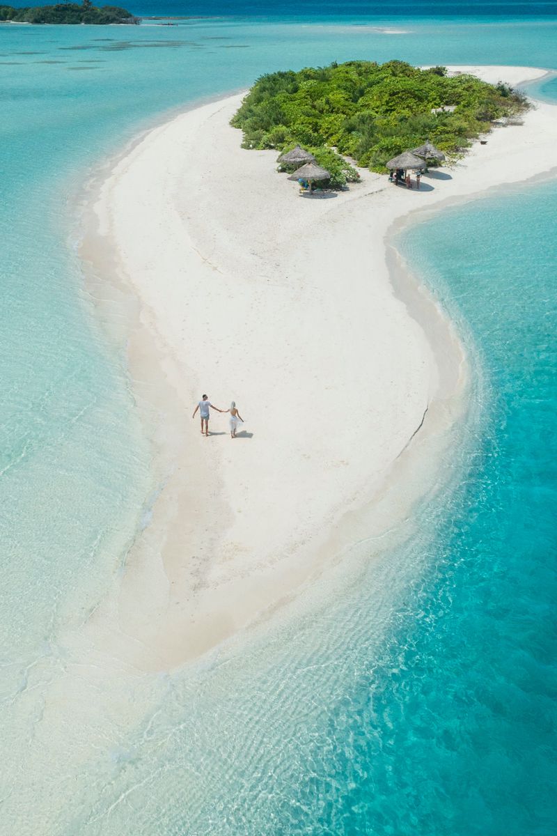 800x1200  Скачать 800x1200 пара, остров, вид сверху, океан, мальдивы, романтика обои,  картинки iphone 4s/4 for parallax