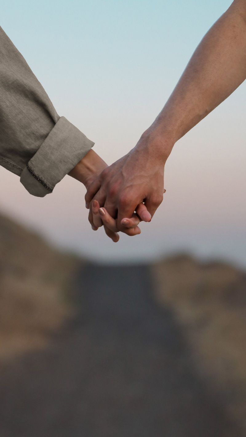 800x1420  Скачать 800x1420 любовь, руки, прикосновение обои, картинки iphone  se/5s/5c/5 for parallax