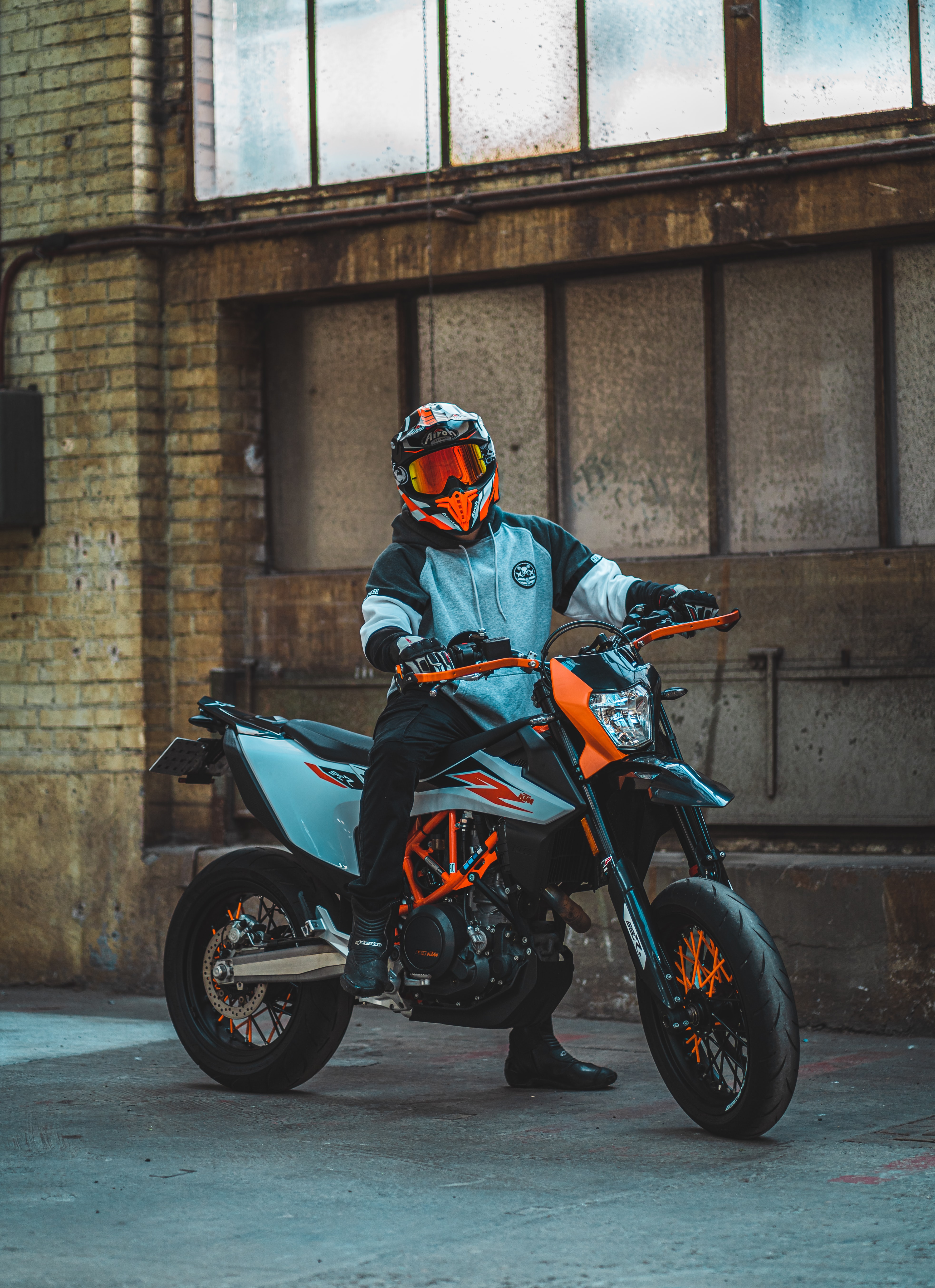 3931x5416  Обои на телефон: Ktm 690 Smc, Мотоциклы, Ktm, Мотоцикл, Мотоциклист, 68916  скачать картинку бесплатно.