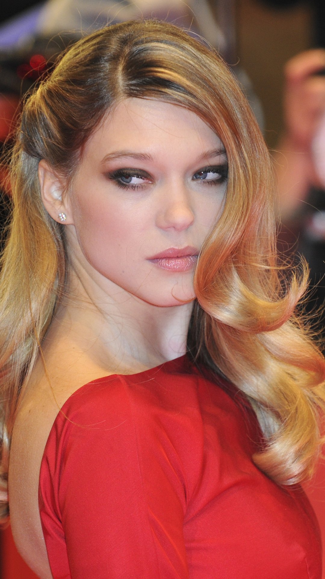 1080x1920  Lea Seydoux Обои Фотография предоставлена Kleon43 | Поклонники Поделиться изображениями _Lea Seydoux 4K обои No Time to Die 2020 Movies Movies # 1605 _ Красные губы Lea Seydoux блондинка актриса 2019 Обои | Lea Seydoux style Блондинки актрисы Léa Seydoux
