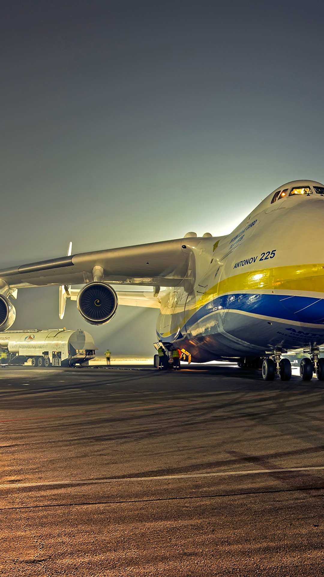 1080x1920  Обои для рабочего стола Самолеты Транспортный самолёт 1080x1920