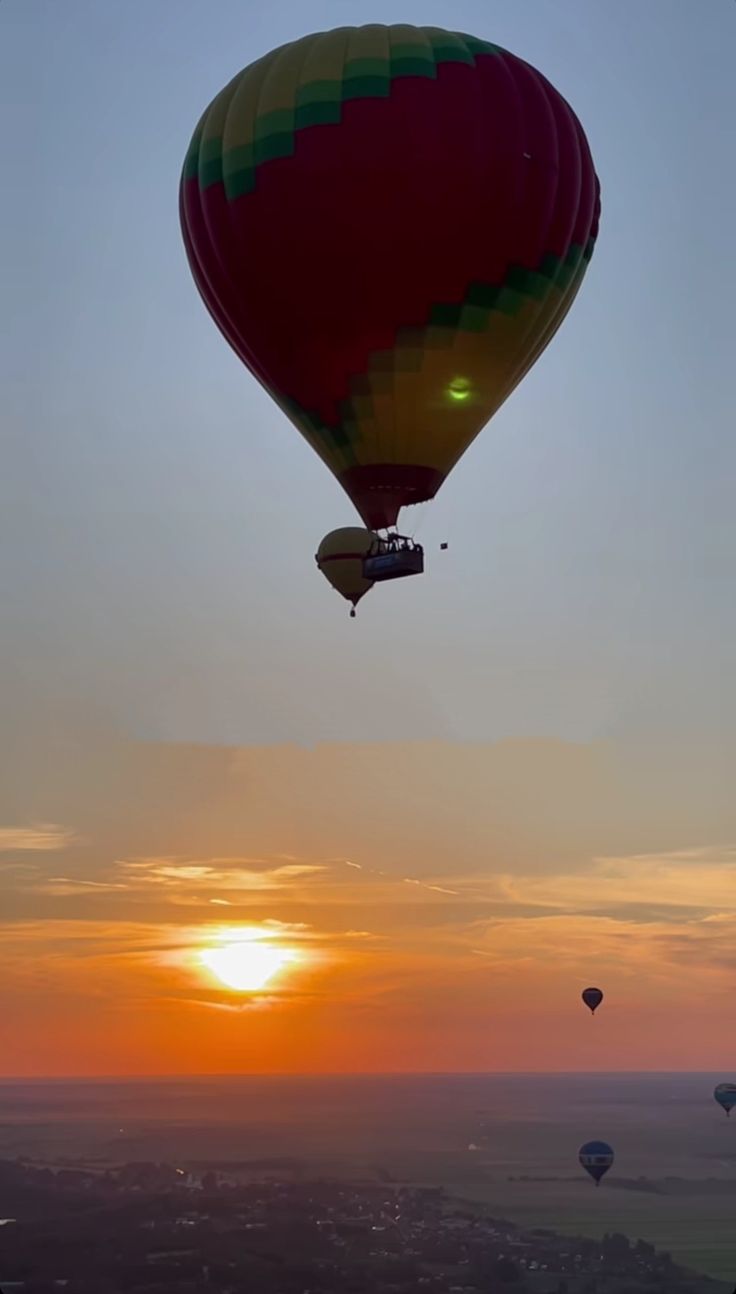 736x1294  Воздушные шары | Воздушные шары, Закаты, Отпуск