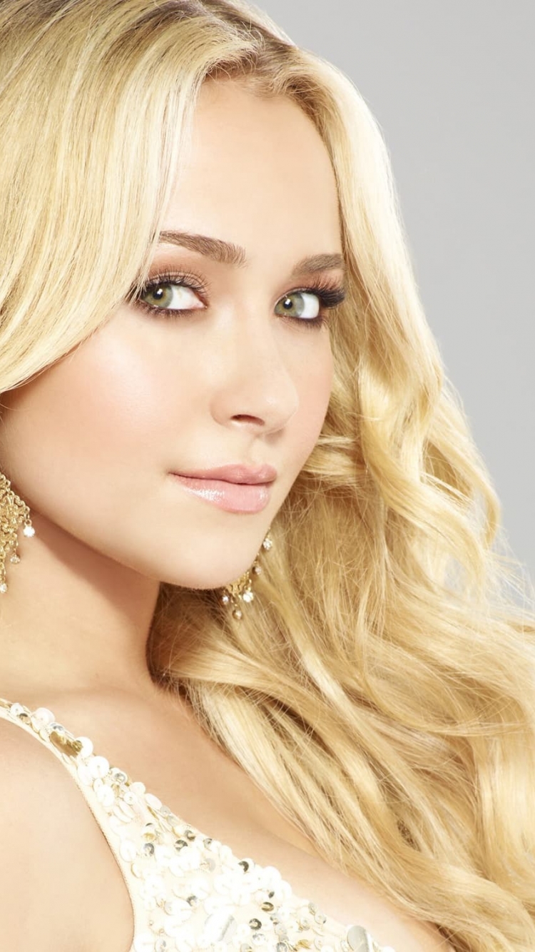 750x1334   ♔Жизненные предпочтения и стиль креольско-бельской ♥ | Хайден Панеттьери Голливудские знаменитости Знаменитости 