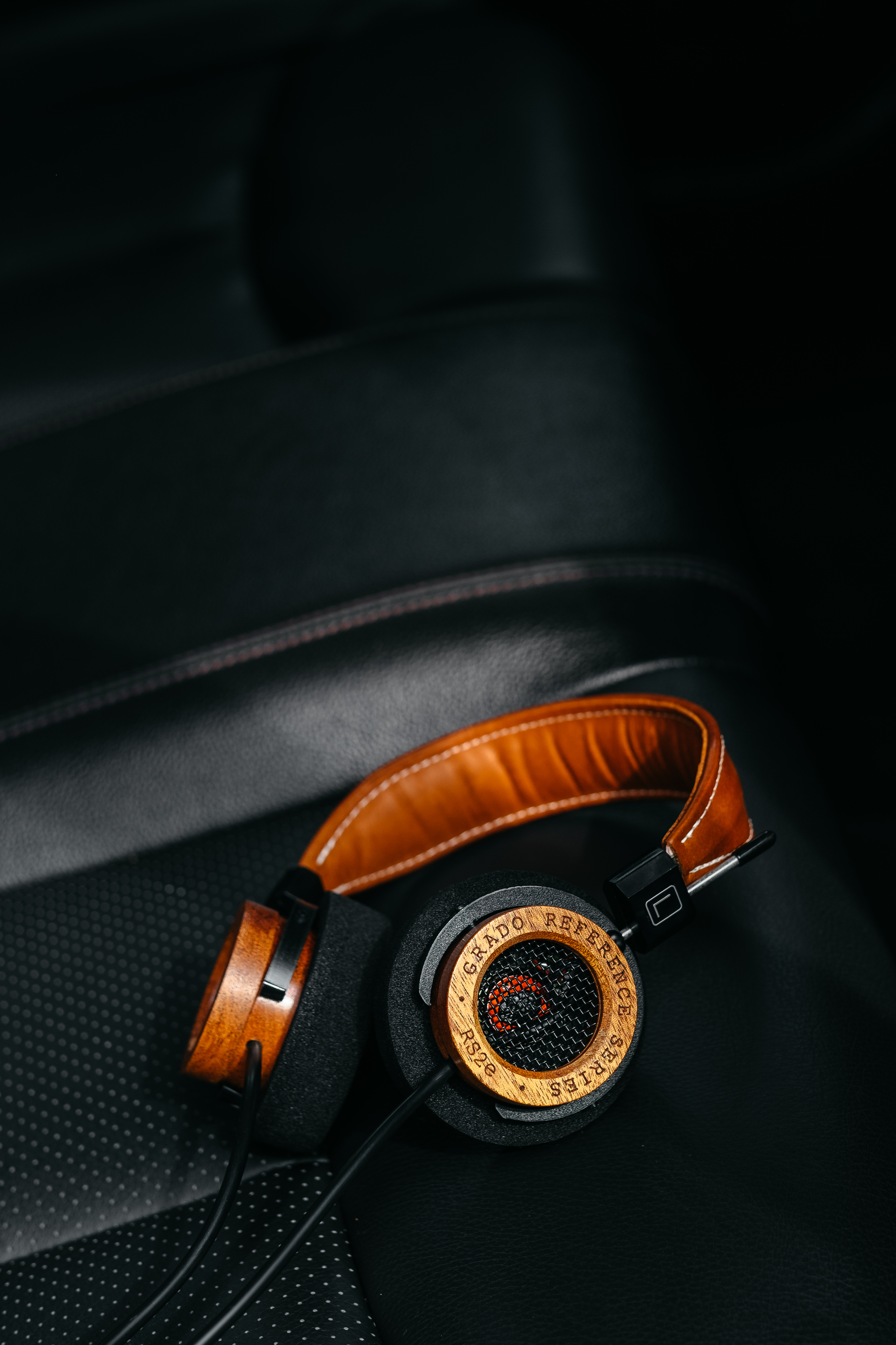 3264x4896  Скачать обои \"Наушники\" на телефон в высоком качестве, вертикальные  картинки \"Наушники\" бесплатно