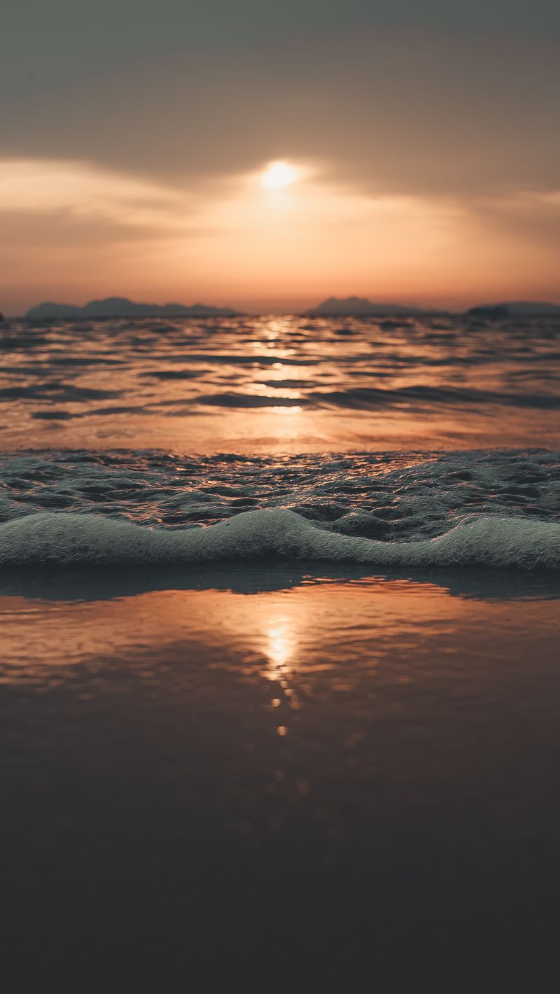 800x1420  Скачать 800x1420 море, закат, пляж, волны, вода обои, картинки iphone  se/5s/5c/5 for parallax