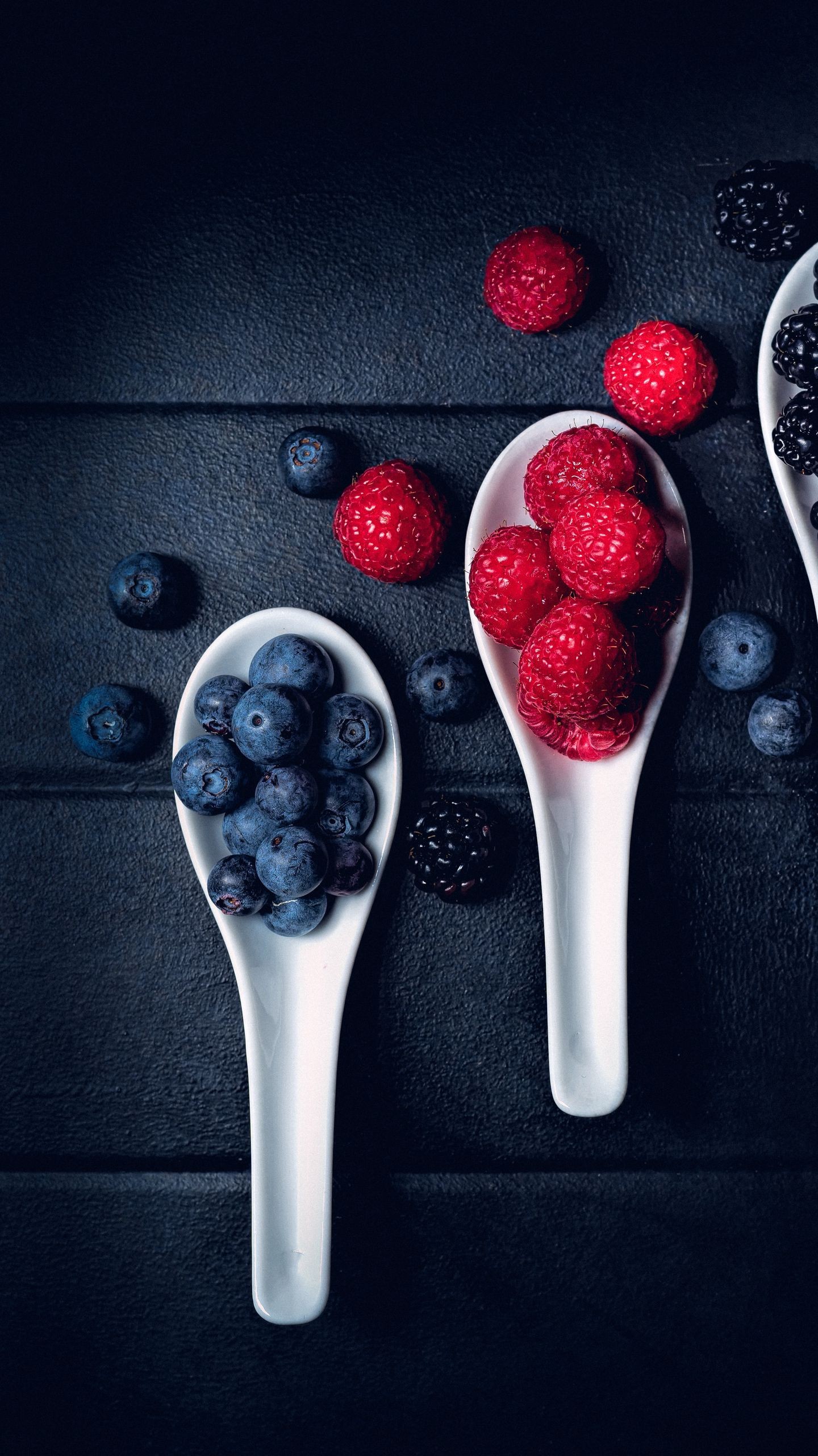 1440x2560  Скачать 938x1668 черника, голубика, ягоды обои, картинки iphone 8/7/6s/6  for parallax