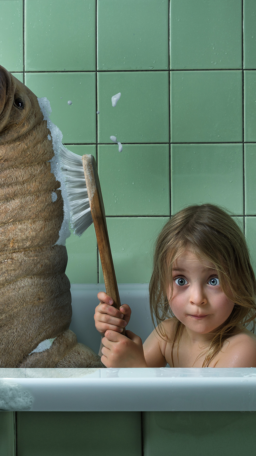 1080x1920  Обои для рабочего стола Юмор Девочки Морж Клыки Ванная 1080x1920