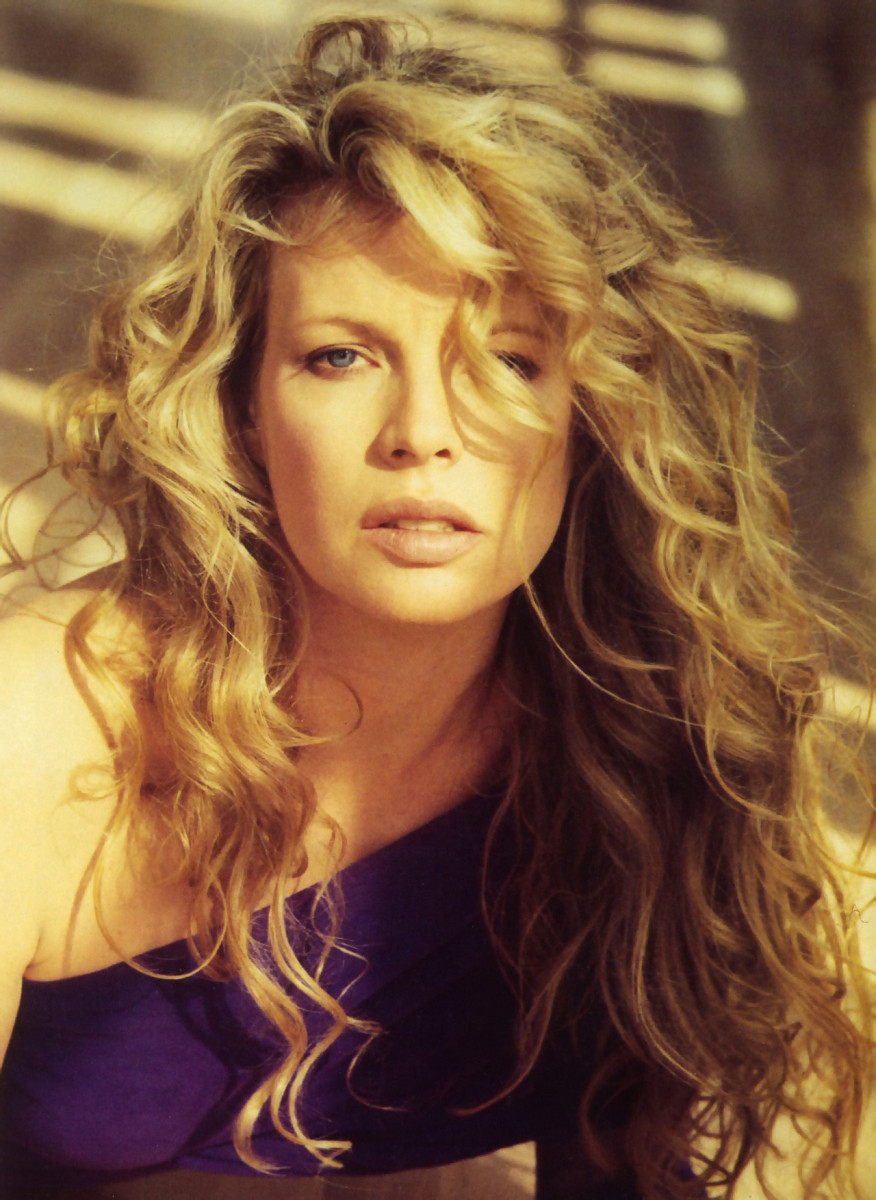 876x1200   Ким Бейсингер обои в разрешении 768x1280