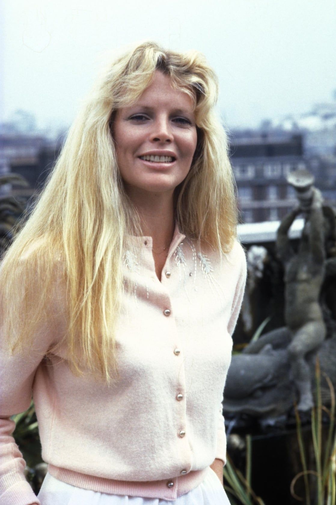 1118x1680   Kim Basinger photo 92 из 262 фото обои - фото # 219387 - ThePlace2