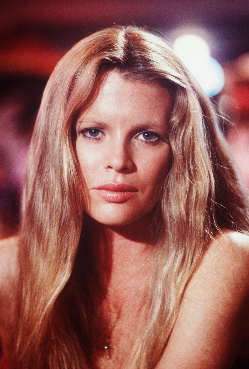 811x1200  Pictures and Wallpapers Celebs: Kim Basinger