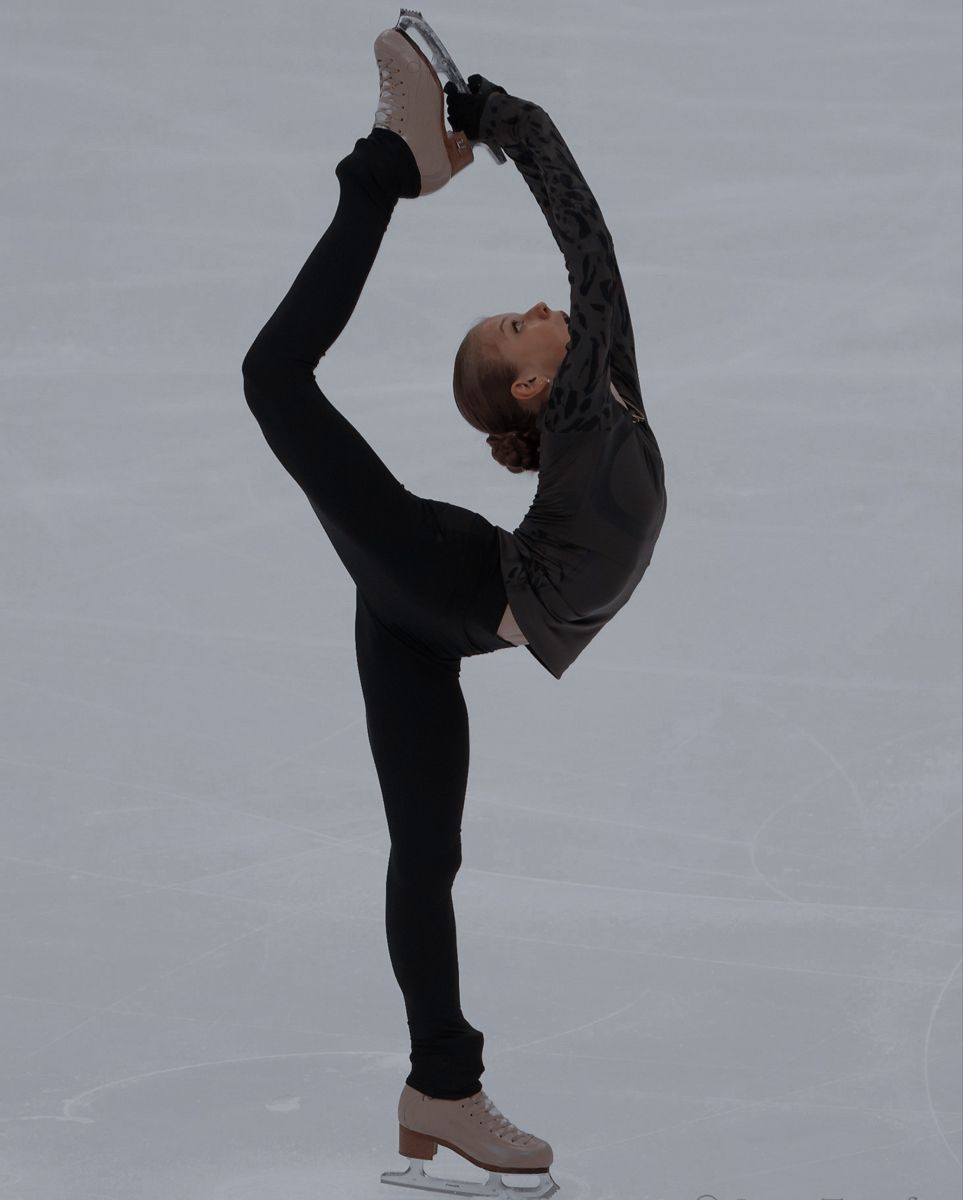 963x1200  figure skating, Alexandra Trusova | Фигурное катание, Катание на коньках,  Женский футбол