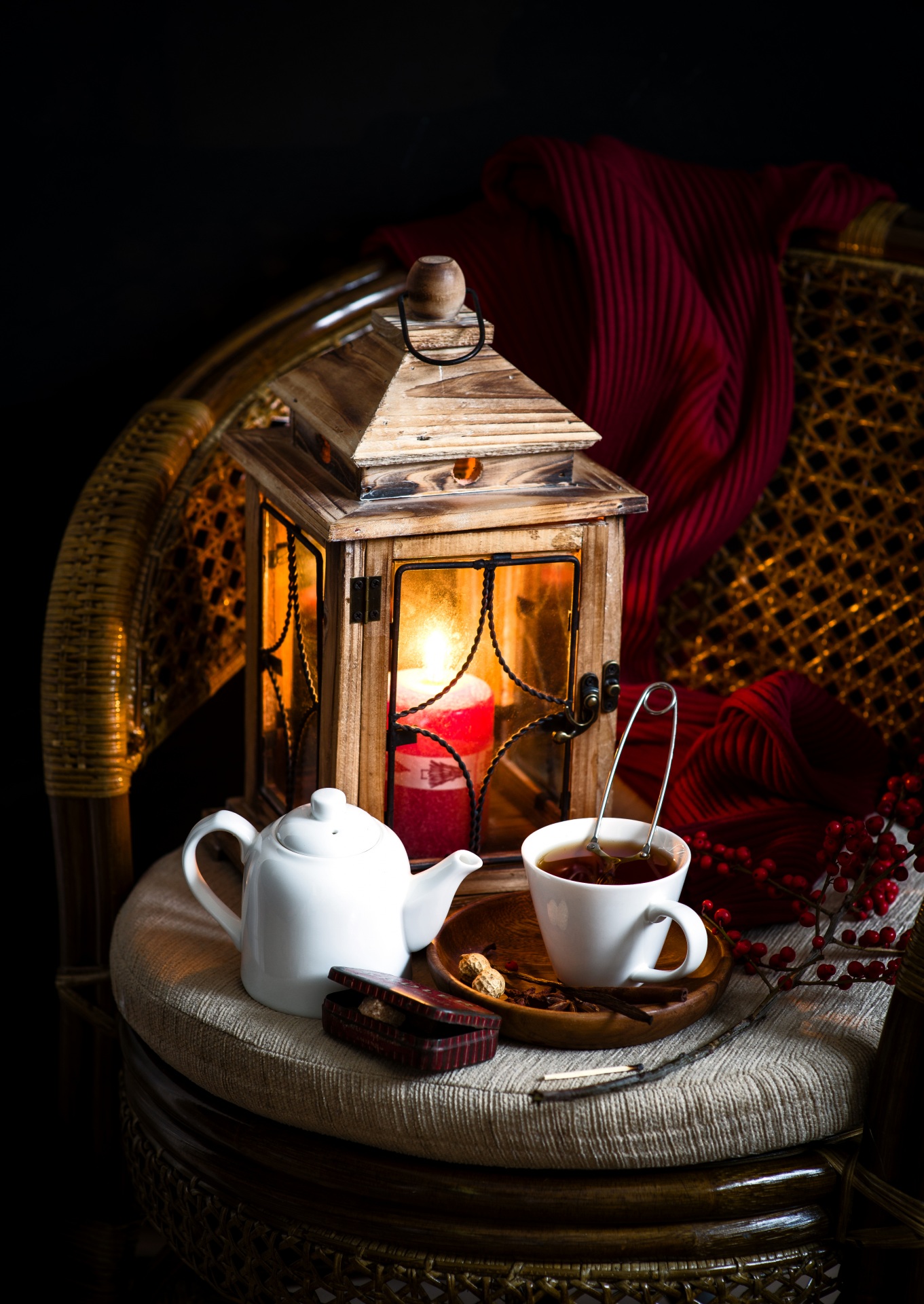 1361x1920  Картинки шарфе фонари Чай Чайник Свечи Чашка Продукты 1361x1920