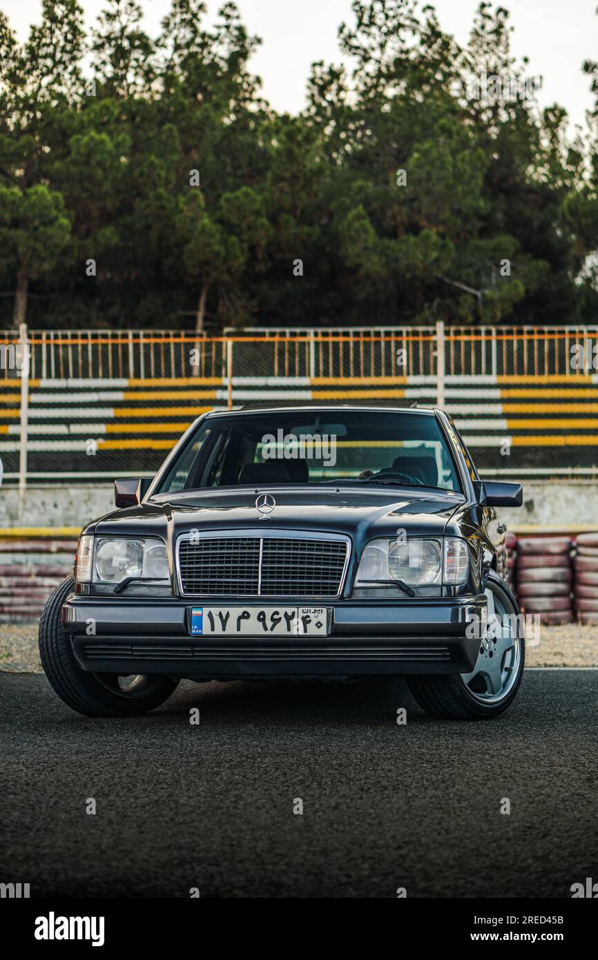 866x1390  Mercedes Benz W124 стоковые фотографии и изображения в высоком разрешении — Alamy