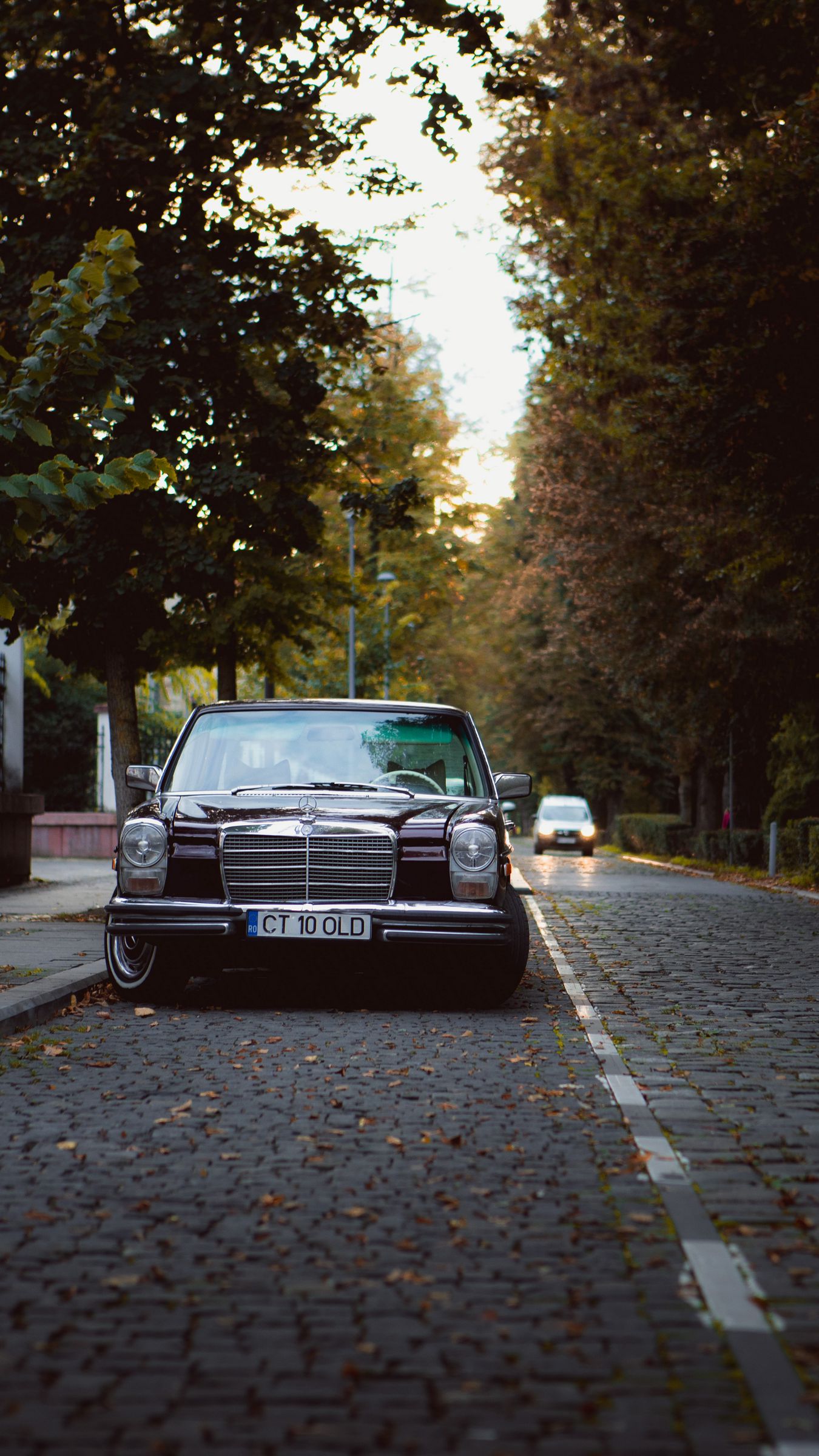 1350x2400  Скачать 1350x2400 mercedes, машина, черный, старый, дорога обои, картинки iphone 8+/7+/6s+/6+ for parallax