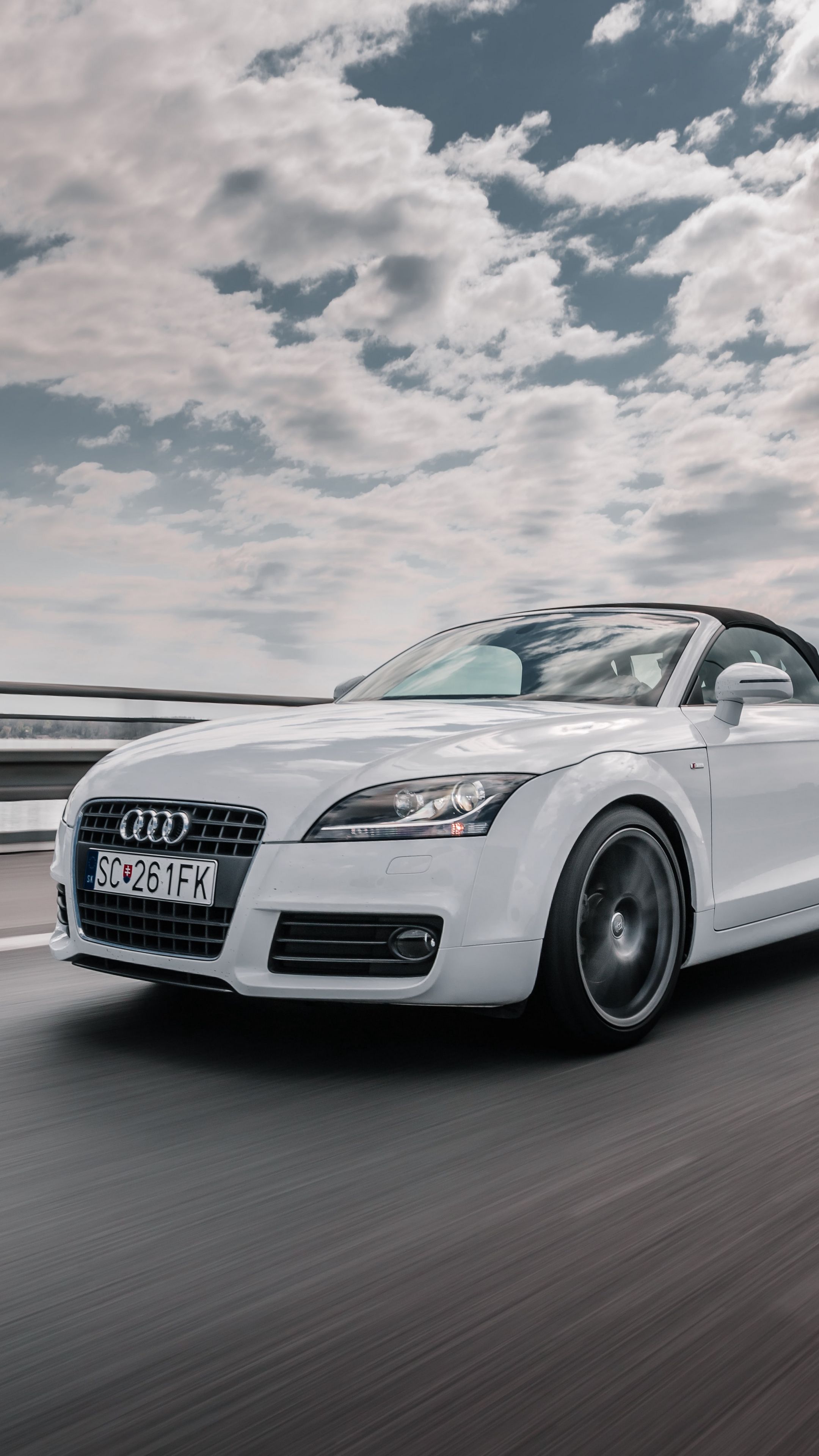 2160x3840  Скачать 2160x3840 audi, машина, вид спереди, движение, белый обои, картинки  samsung galaxy s4, s5, note, sony xperia z, z1, z2, z3, htc one, lenovo vibe