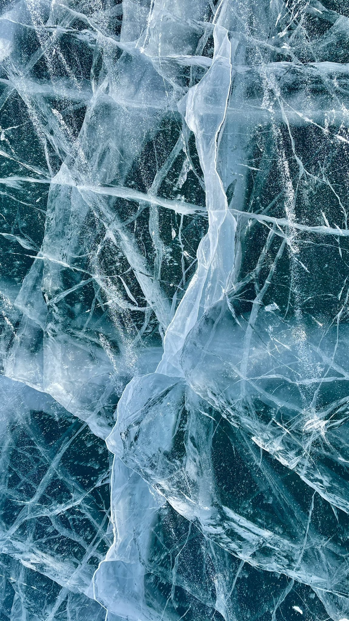 1150x2048  Алё, Алехандро on X: \"Лёд Байкала #байкалзимой Кому-то нужны обои для  телефона?) https://t.co/8vGs0u9XhU\" / X