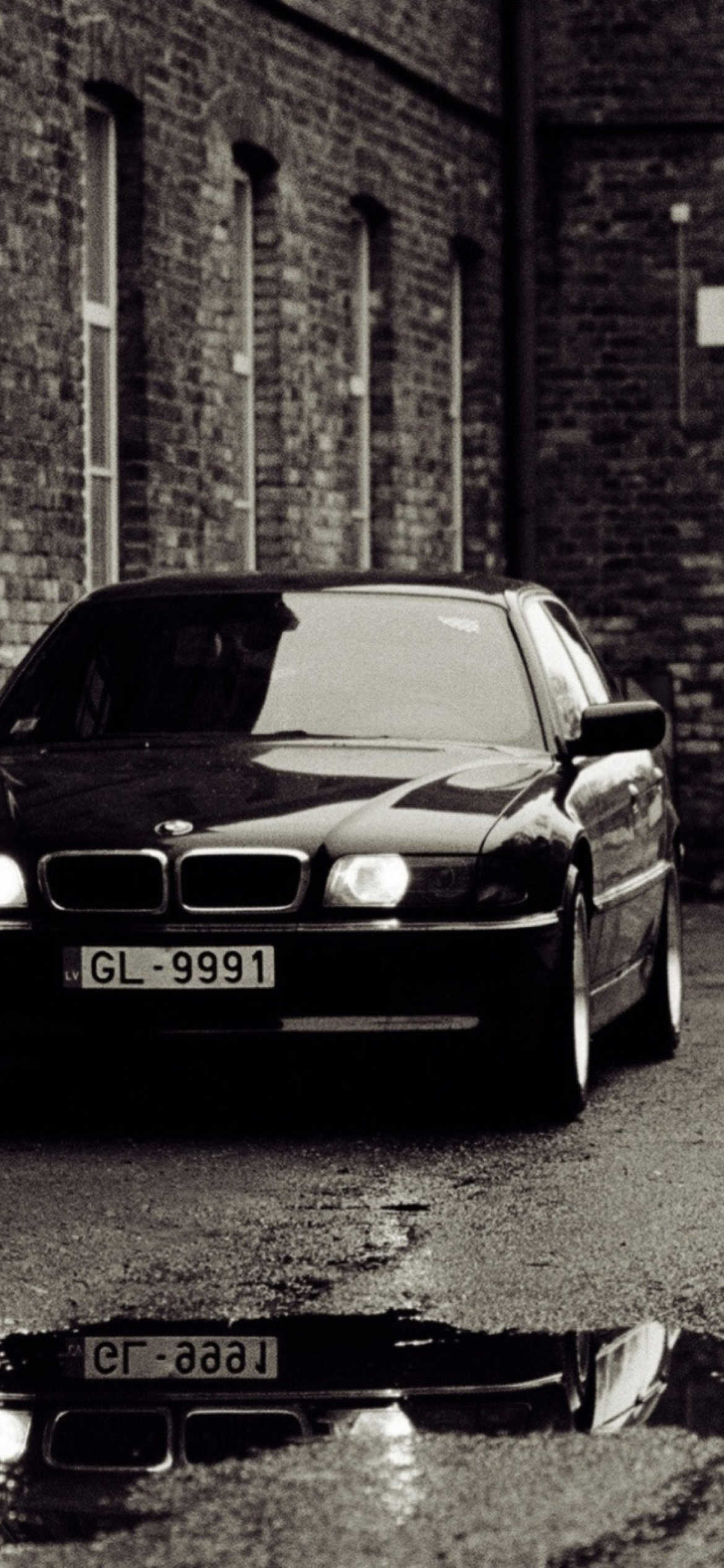 1170x2532  Bmw E38 Old Photography Wallpaper for iPhone 11