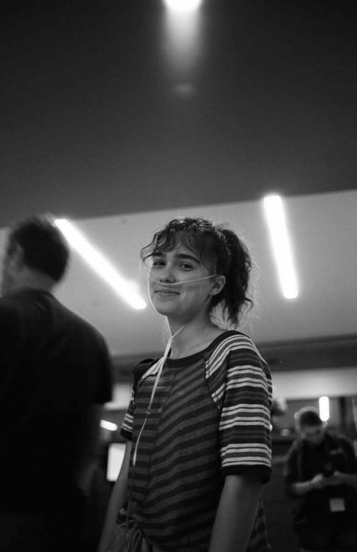 736x1138  Идеи на тему «В метре друг от друга» (31) | фильмы, романтические фильмы,  сериалы