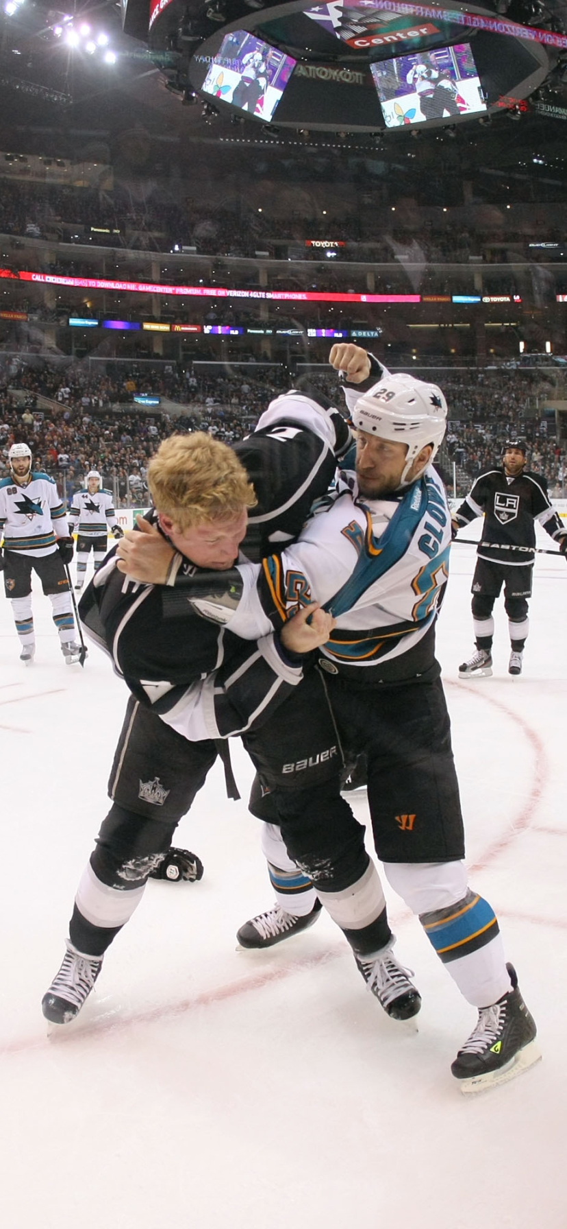 828x1792  Скачать обои \"Хоккей\" на телефон в высоком качестве, вертикальные картинки  \"Хоккей\" бесплатно