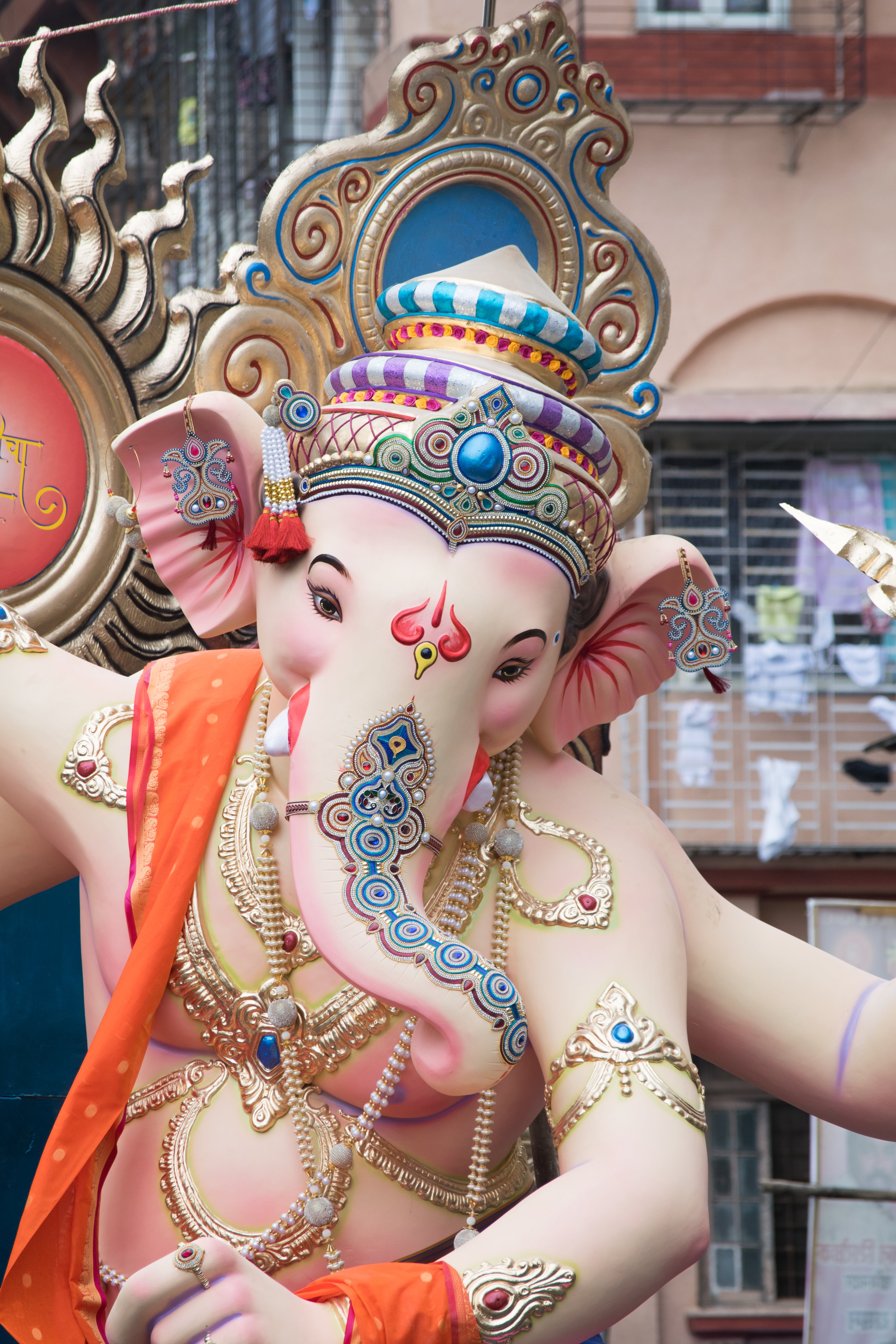 4000x6000  Бесплатные стоковые фото на тему ganpati, hd обои, mumbai, ганеш чатуртхи,  ганеша, ганпати баппа, господин, декорация, дизайн, женщина, золотистый,  идол, индия, искусство, костюм, культура, лорд ганеша, люди, маска,  махараштра, мобильное фото, мода,