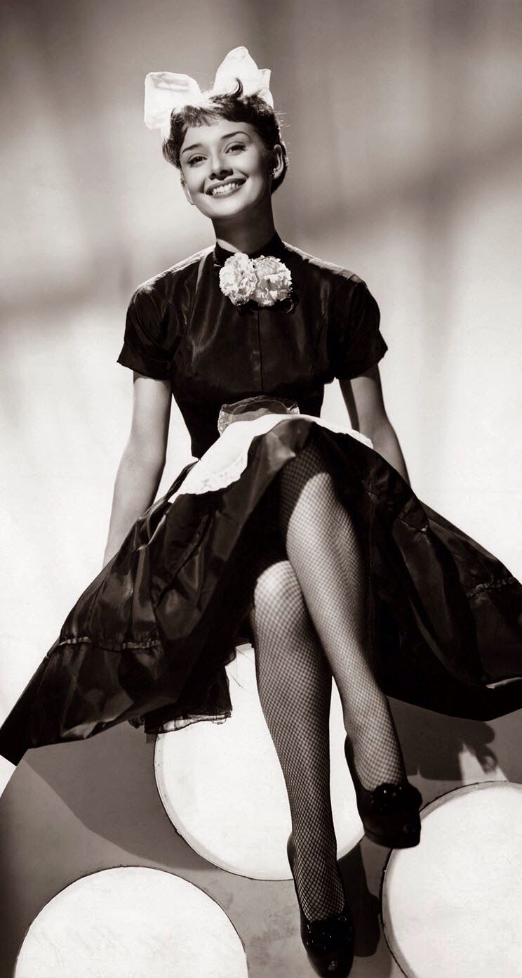 744x1392   Одри Хепберн 2378x3424 обои Высокое качество Обои