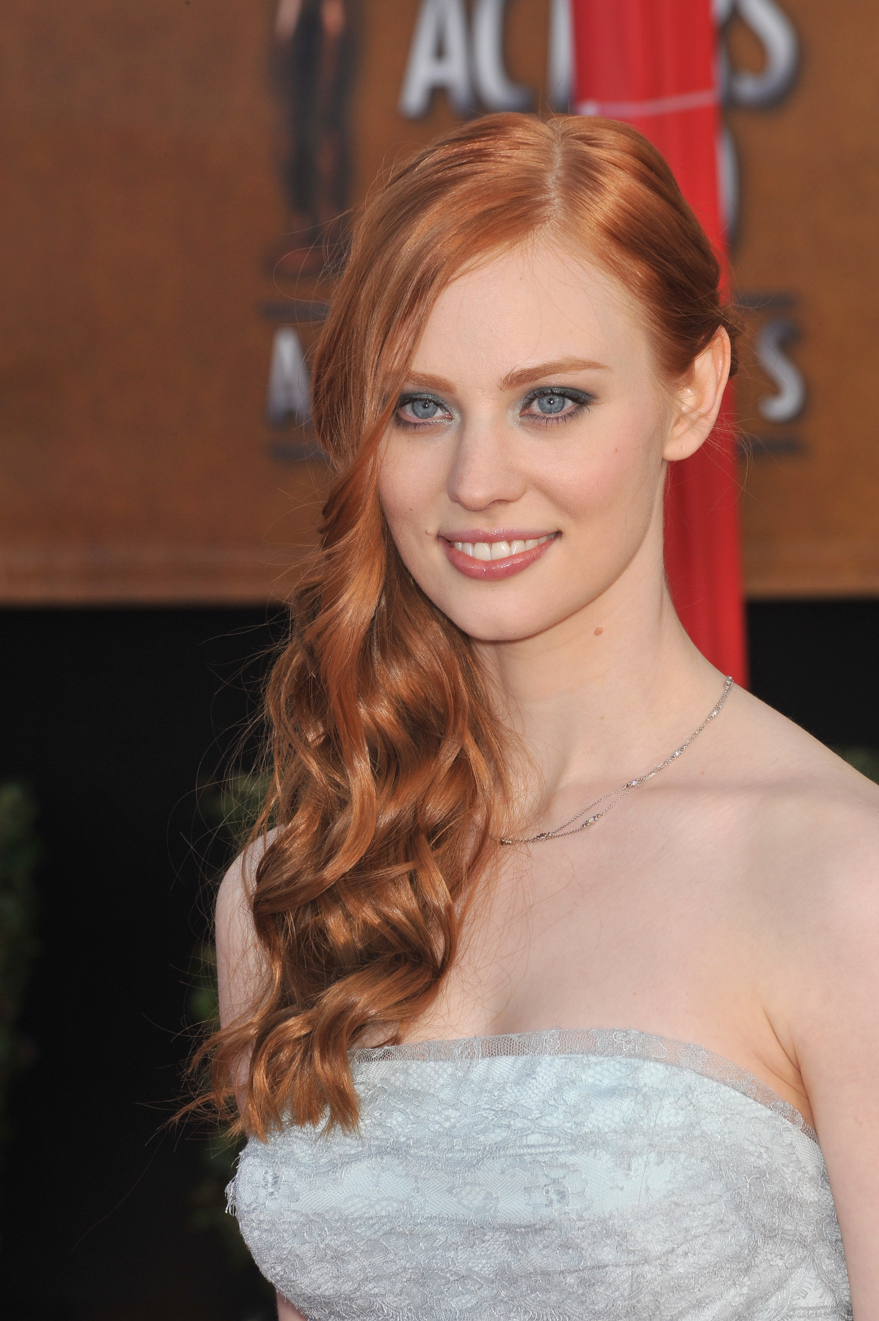 2832x4256  Deborah Ann Woll HD обои для рабочего стола