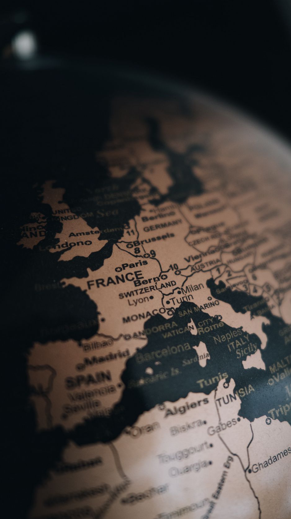 938x1668  Скачать 938x1668 глобус, карта, география обои, картинки iphone 8/7/6s/6  for parallax