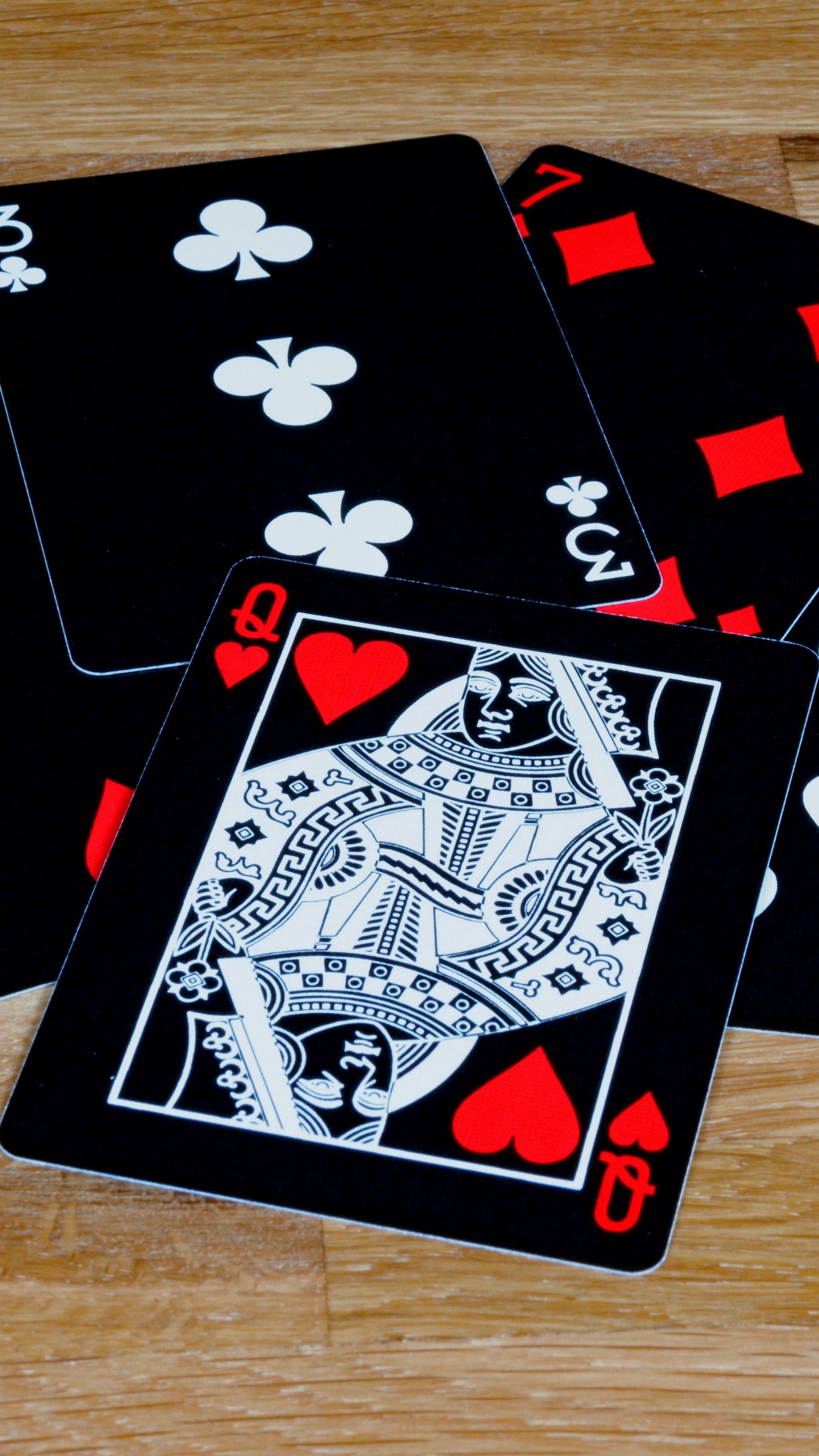 1350x2400  Скачать 1350x2400 игральные карты, карты, королева, черный обои, картинки  iphone 8+/7+/6s+/6+ for parallax