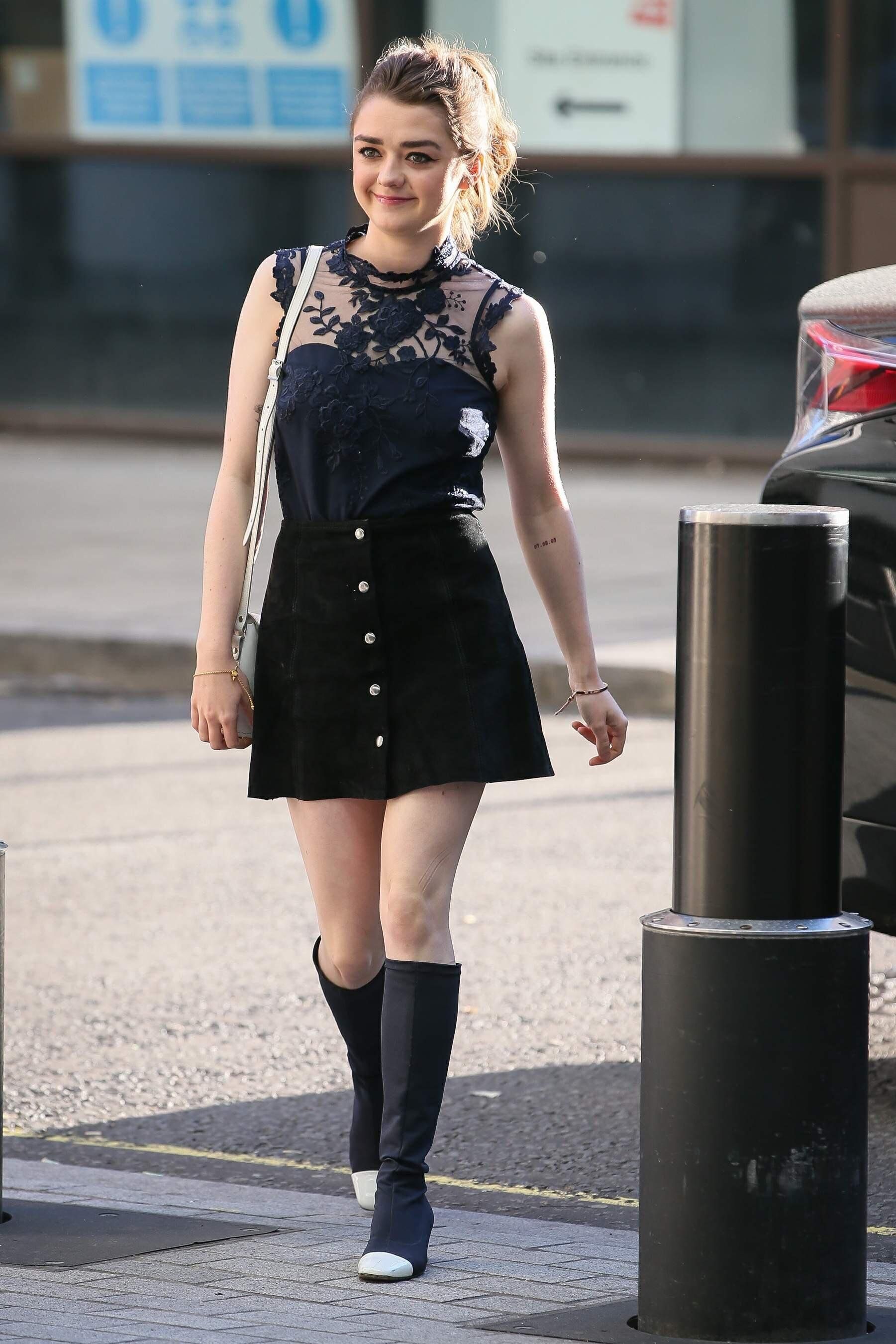 1801x2700   Фотосессия Мейси Уильямс 2019 4K Ultra HD Обои для мобильного телефона | Мэйси Уильямс Мэйси Уильямс в бикини Горячие актрисы 