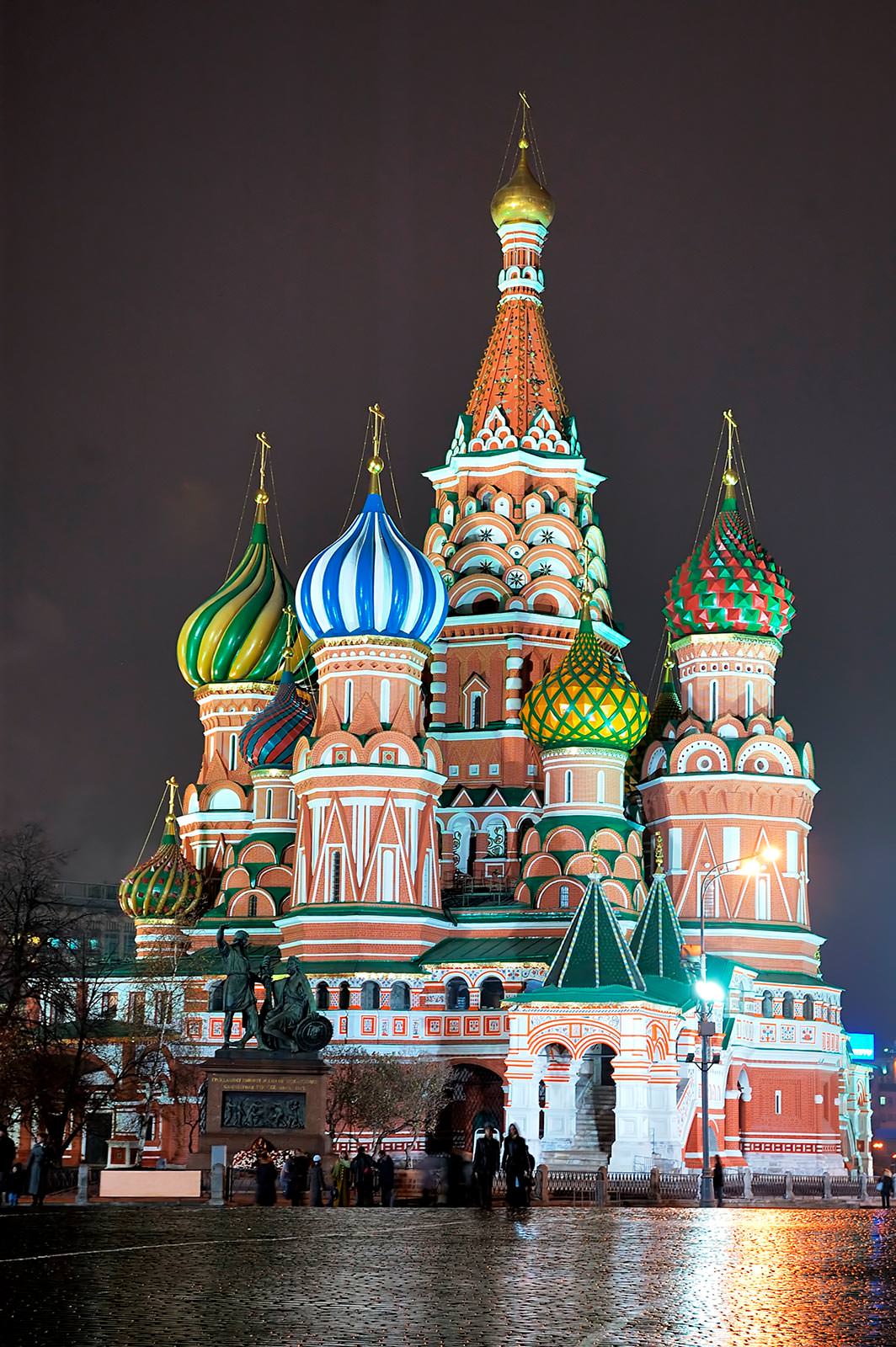 1064x1600  Обои Москва, Кремль, Красная площадь, ночь, огни 5120x2880 UHD 5K  Изображение