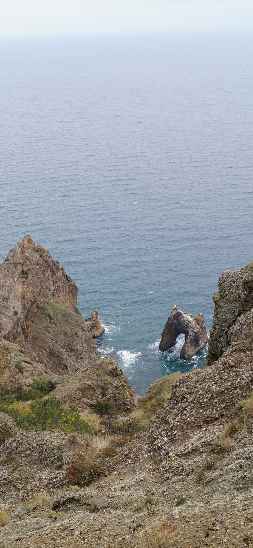 828x1792  Скачать обои и картинки кара- даг, крым, море, горы для рабочего стола в  разрешении 828x1792