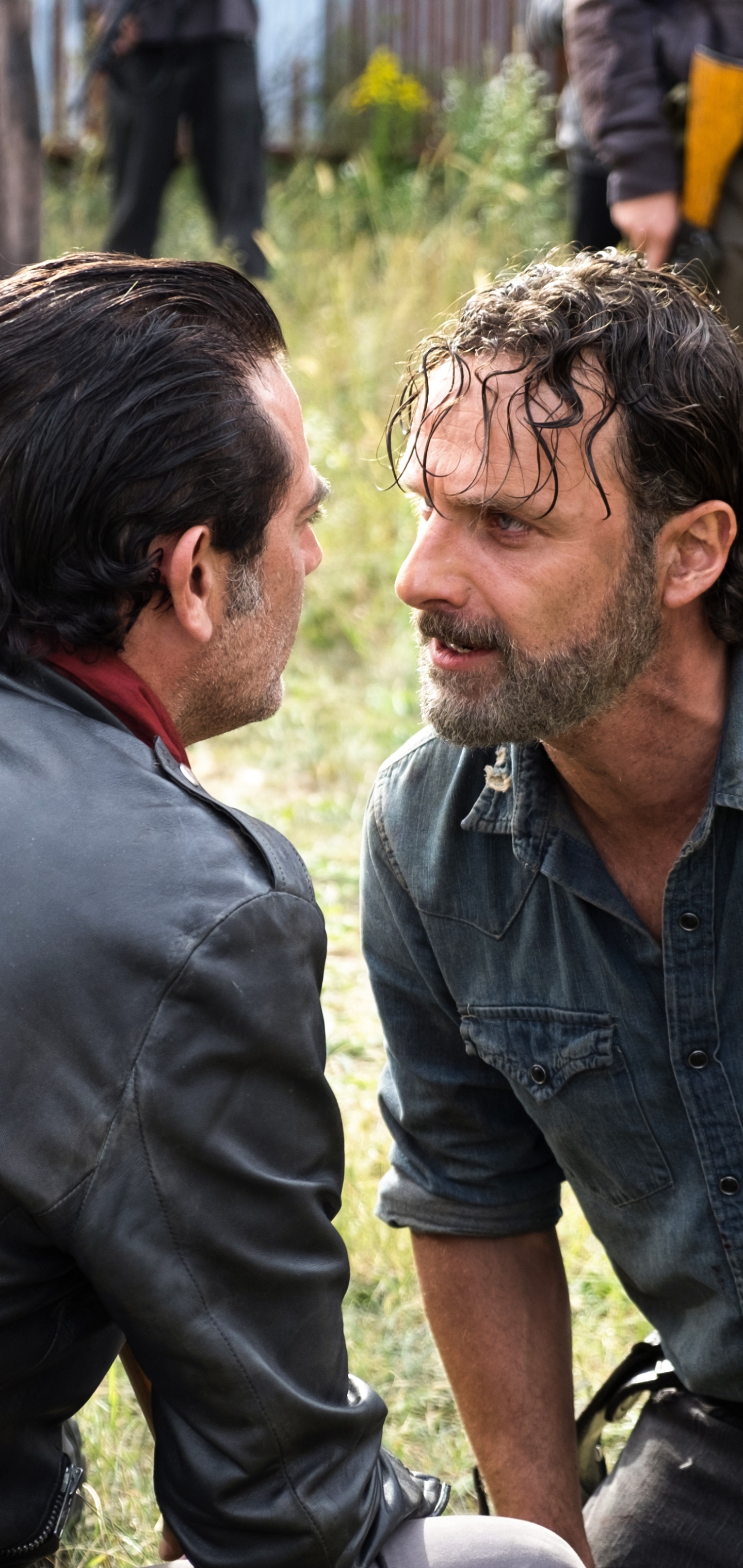 1440x3040  Обои Ниган, Ходячие Мертвецы - 7 Сезон, дымка, свет, темнота на телефон  Android, 1080x1920 картинки и фото бесплатно