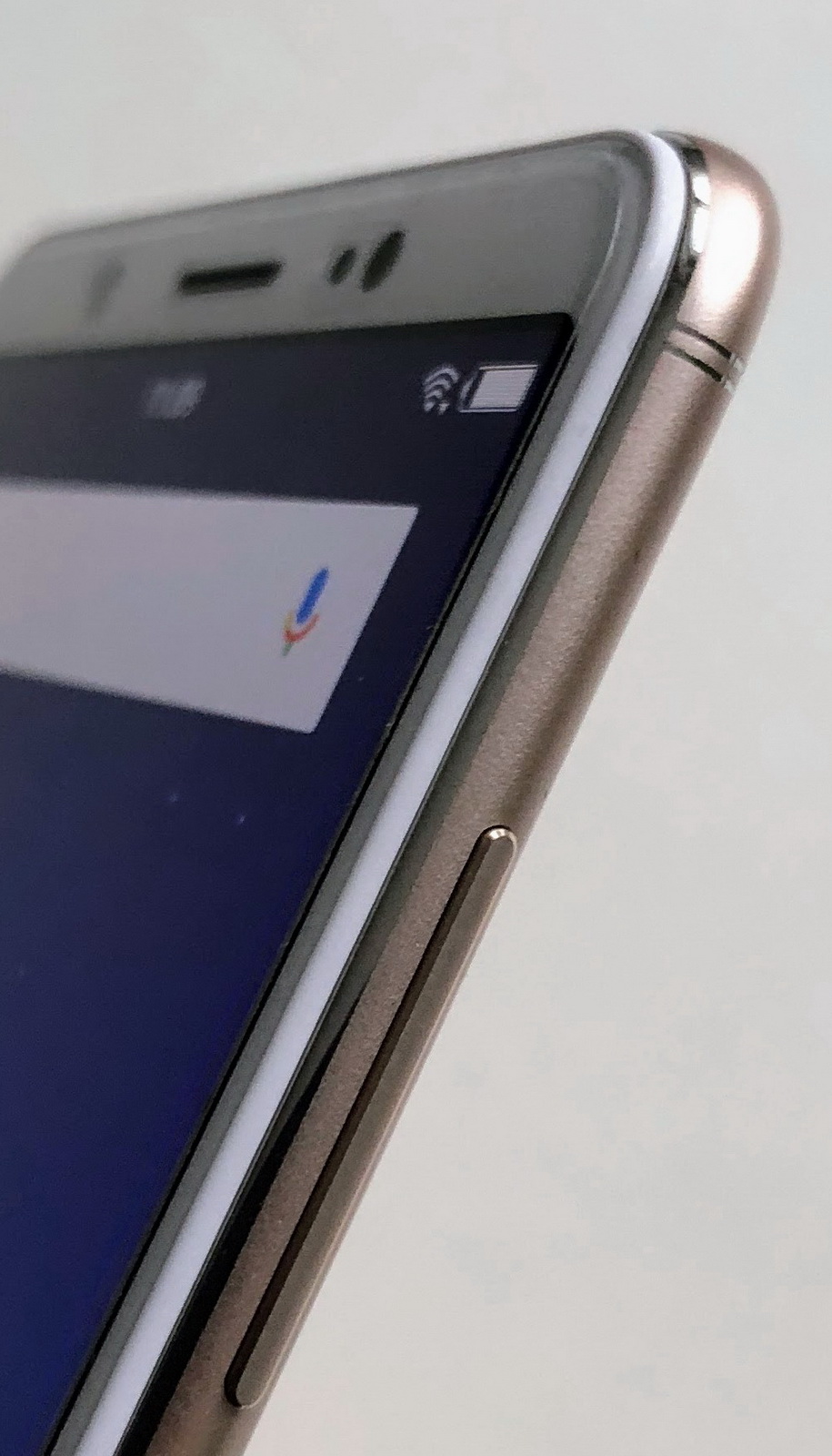 915x1600  Обзор Vivo V7: Как стать официальным смартфоном Чемпионата мира по футболу  2018?