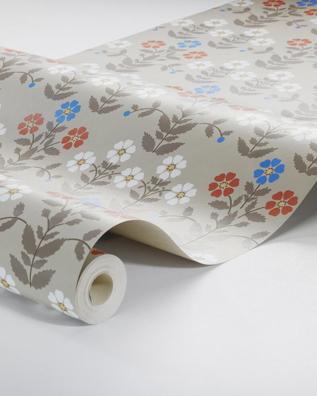 1024x1280  Скачать Стильный Audi Q5 на открытой дороге Обои | Обои.com