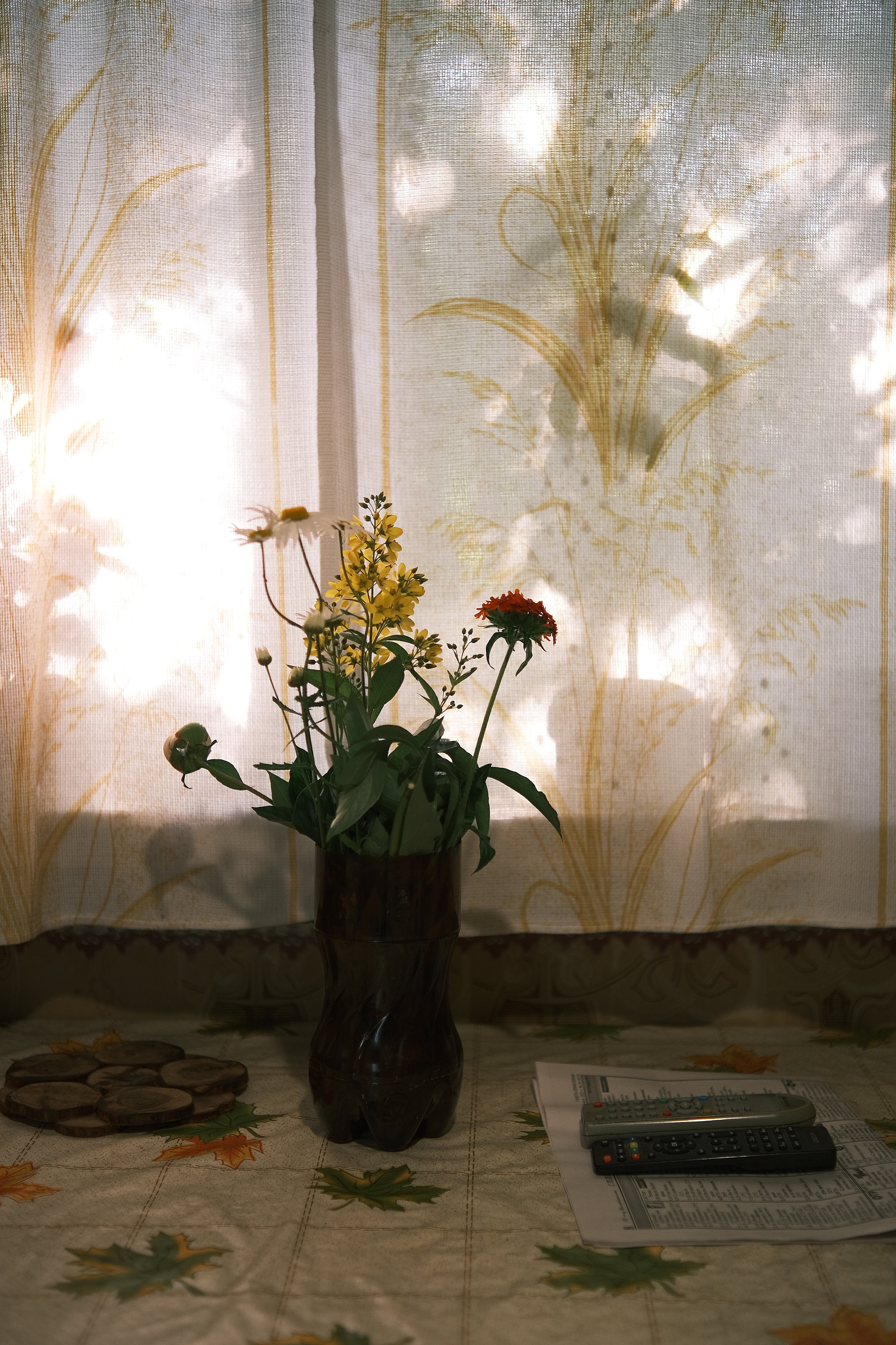 4160x6240  Бесплатные стоковые фото на тему серая занавеска на окне