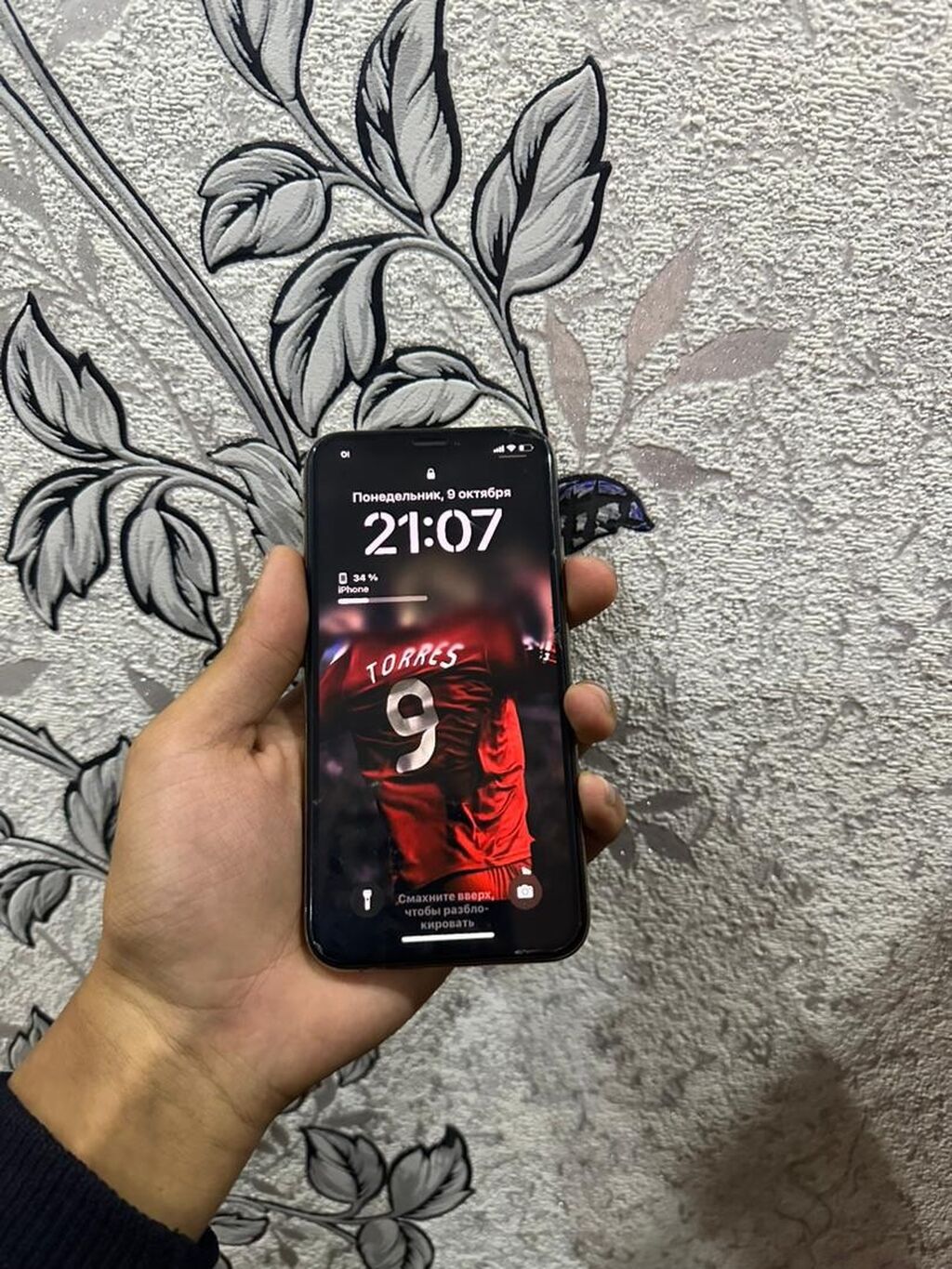 1024x1365  Умный apple iphone макеты из закаленного стекла 3d рендеринг обои фон hd |  Премиум Фото