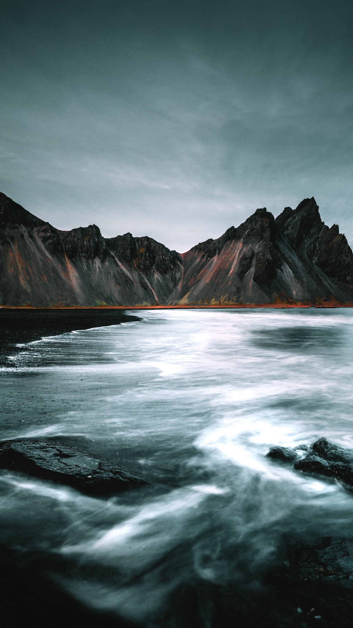 1440x2560  Обои на телефон побережье, пляж, горы, скалы, море - скачать бесплатно в  высоком качестве из категории \"Природа\"