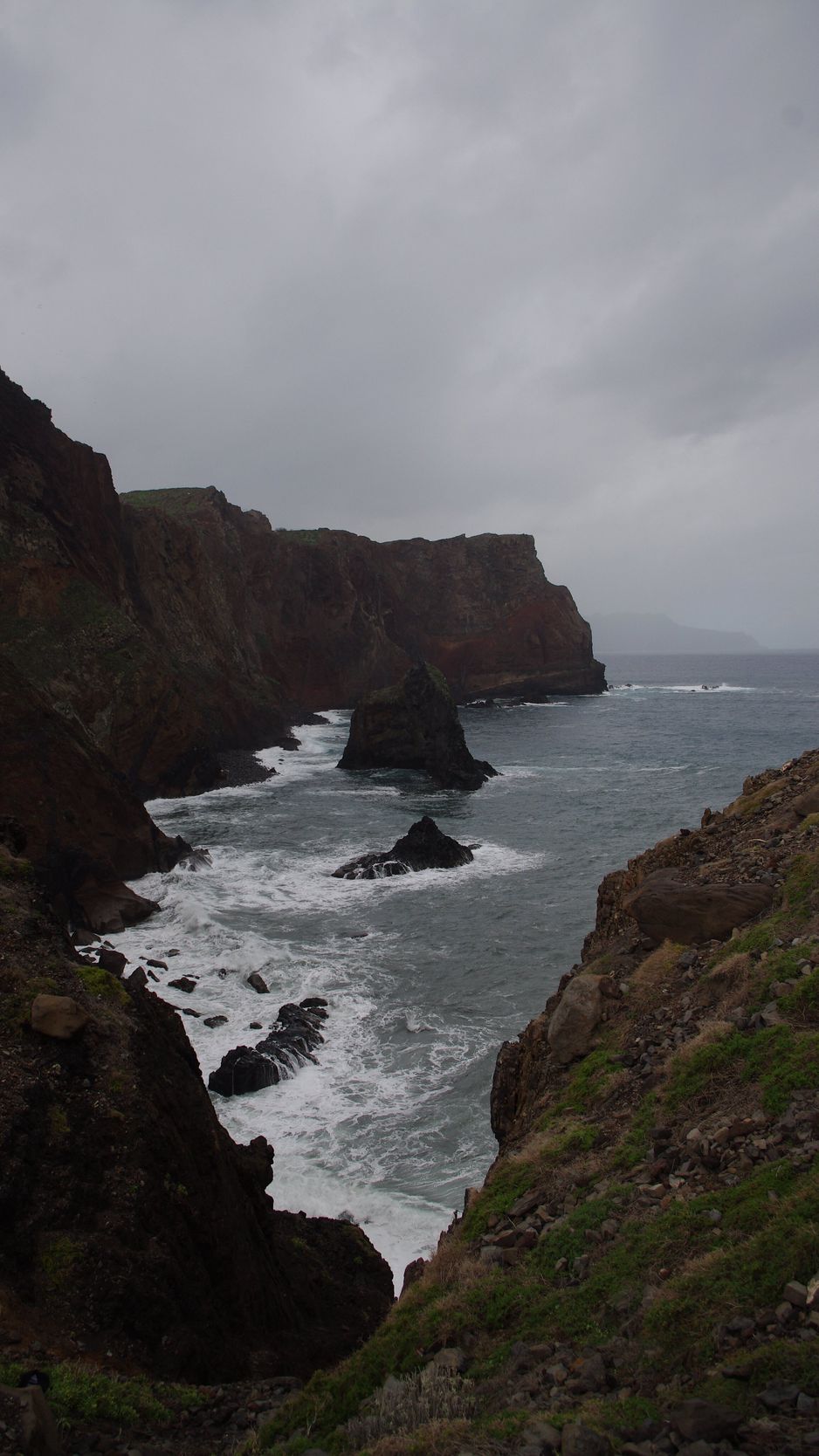 938x1668  Скачать 938x1668 скалы, горы, море, прибой, шторм обои, картинки iphone  8/7/6s/6 for parallax