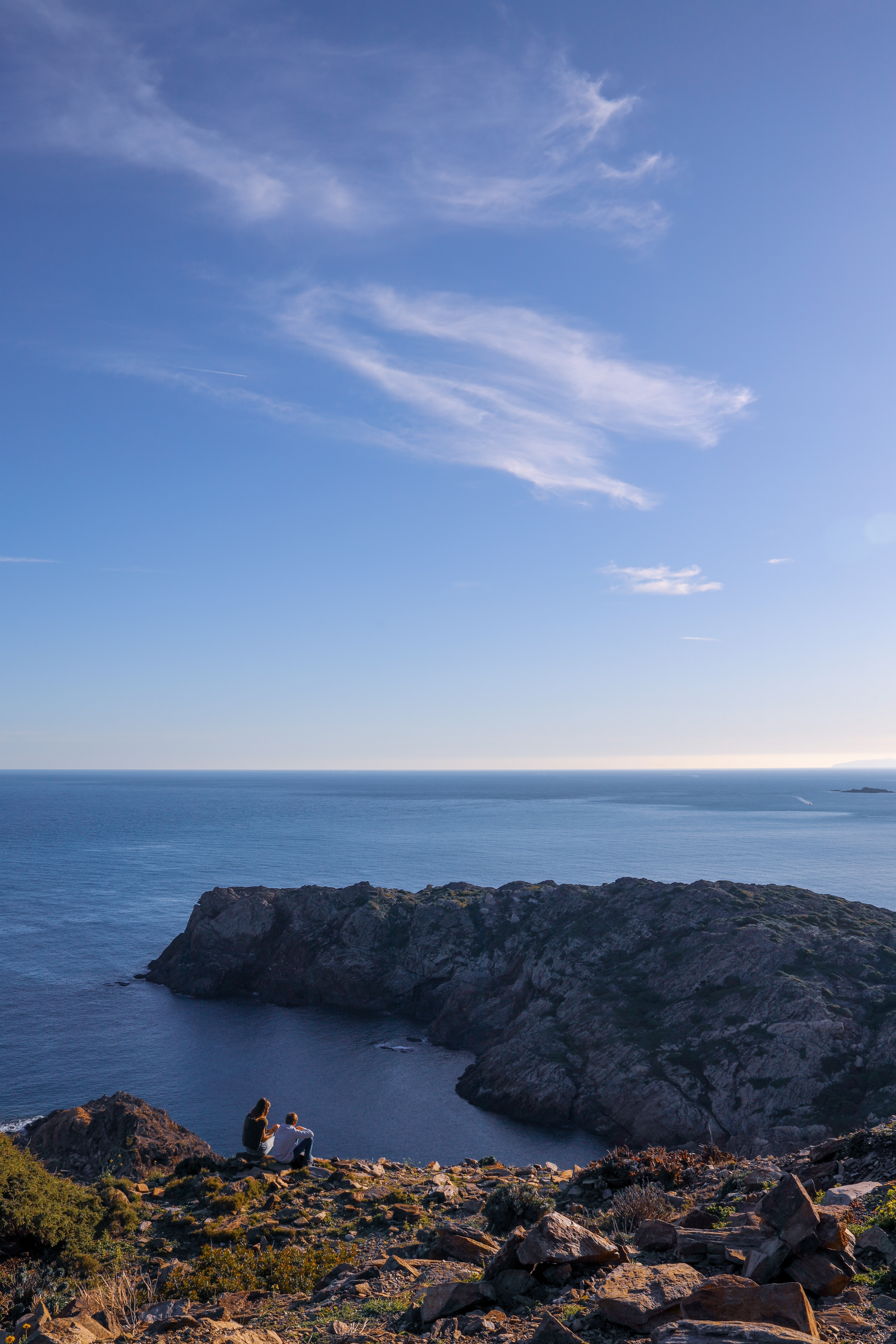 4480x6720  Обои на телефон: Обрыв, Горы, Природа, Море, Пара, 74252 скачать картинку  бесплатно.