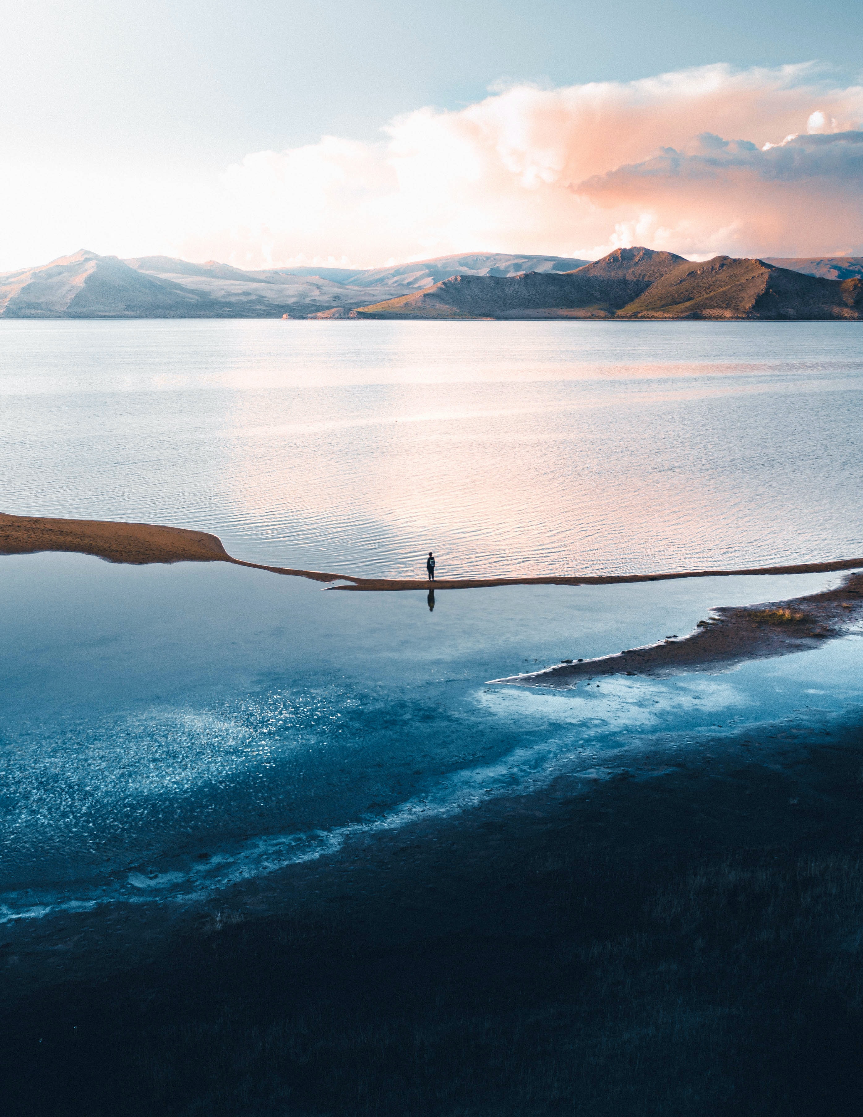 2790x3611  Обои на рабочий стол: Горы, Долина, Одинокий, Разное, Одиночество, Море -  скачать картинку на ПК бесплатно № 117757