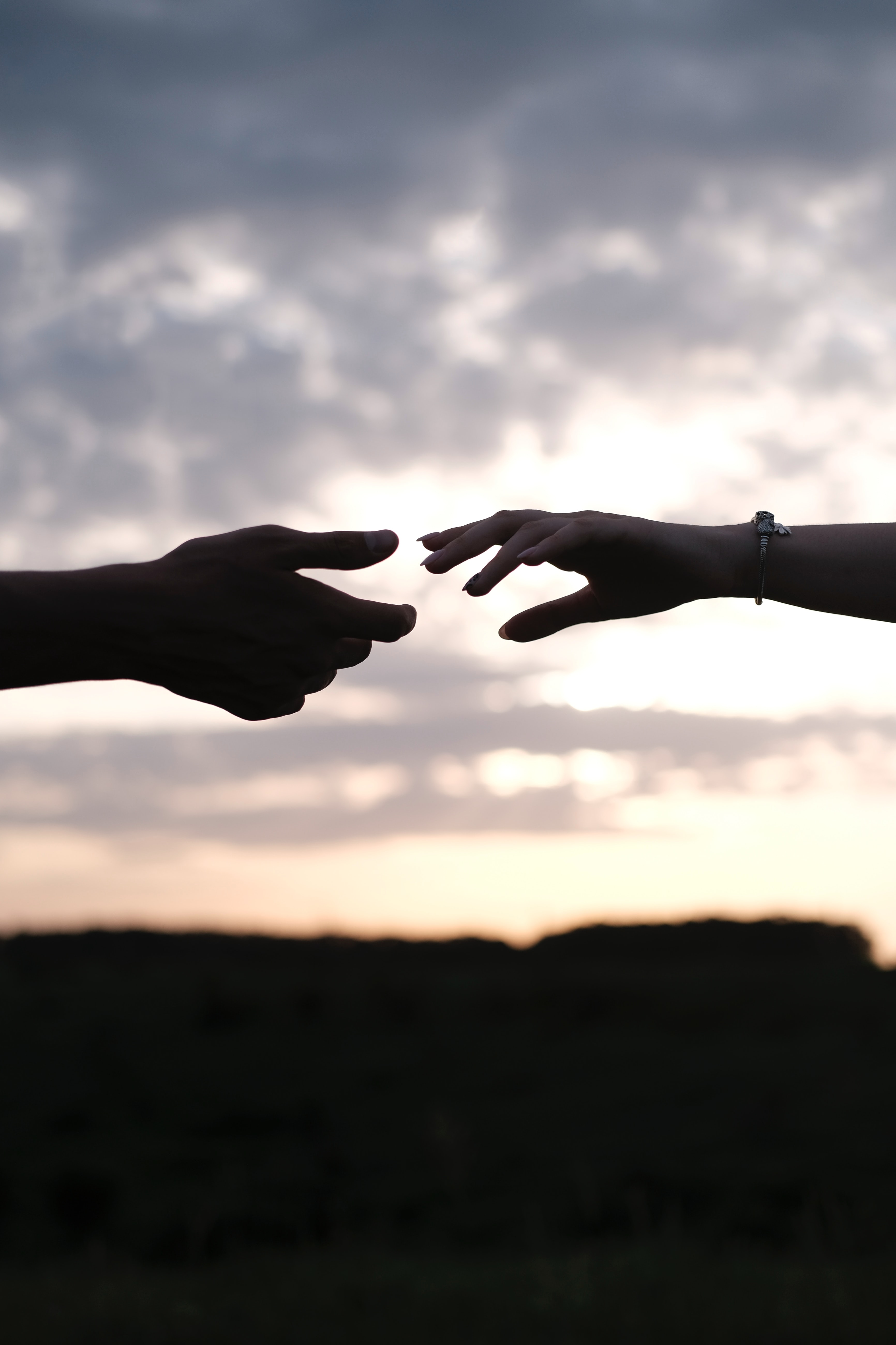 3464x5196  Download wallpaper 3464x5196 hands, love, lovers, blur hd background