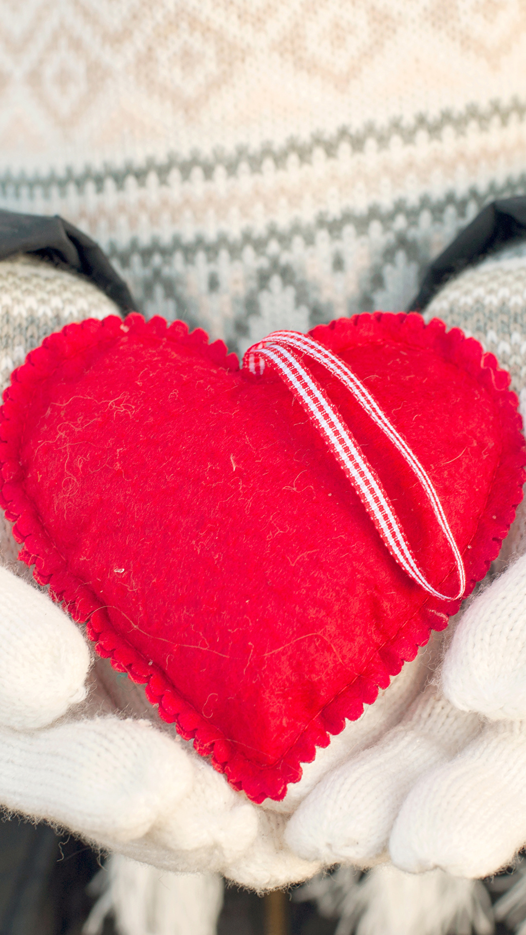 1080x1920  Фото День святого Валентина Сердце перчатках рука 1080x1920