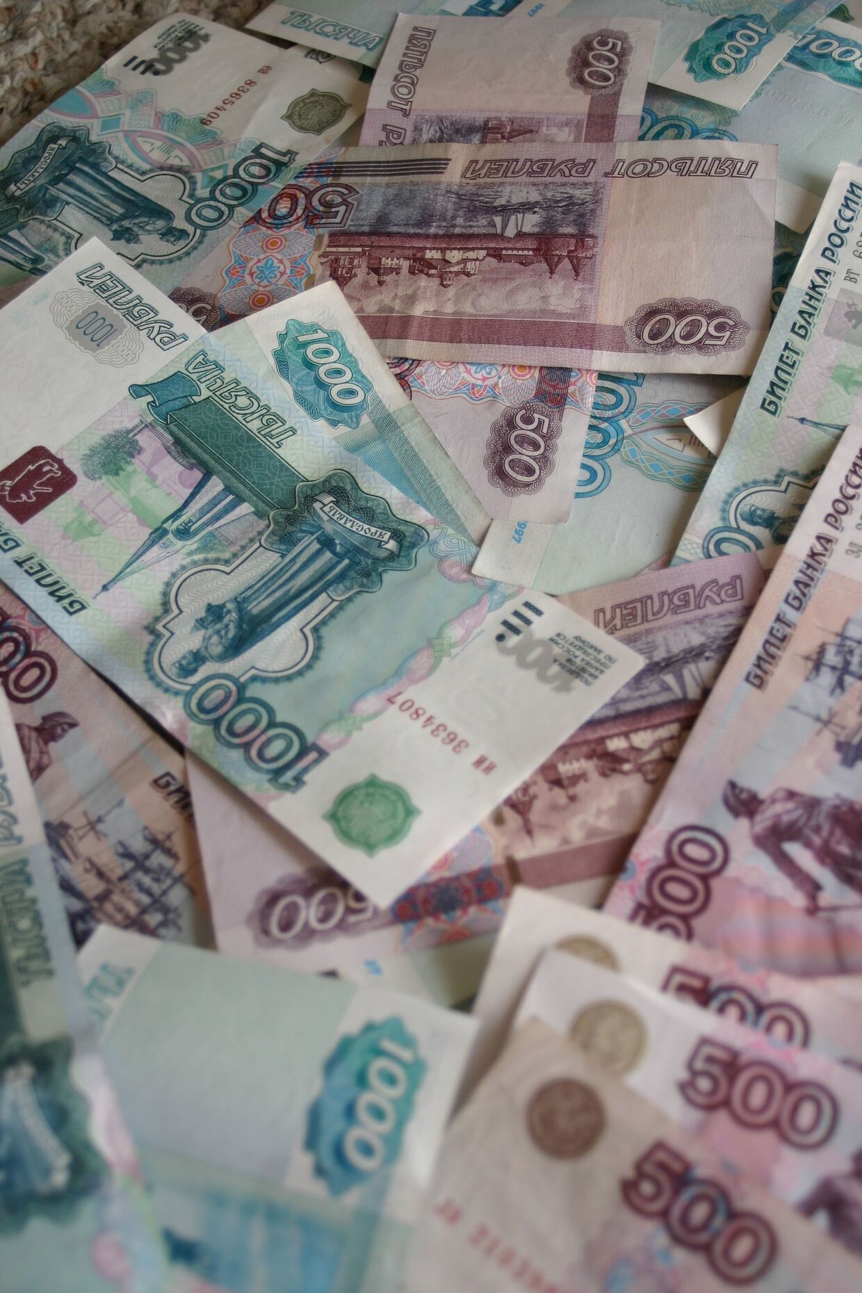 1240x1860  Рубль падает — россияне боятся роста цен | 18.01.2022, ИноСМИ